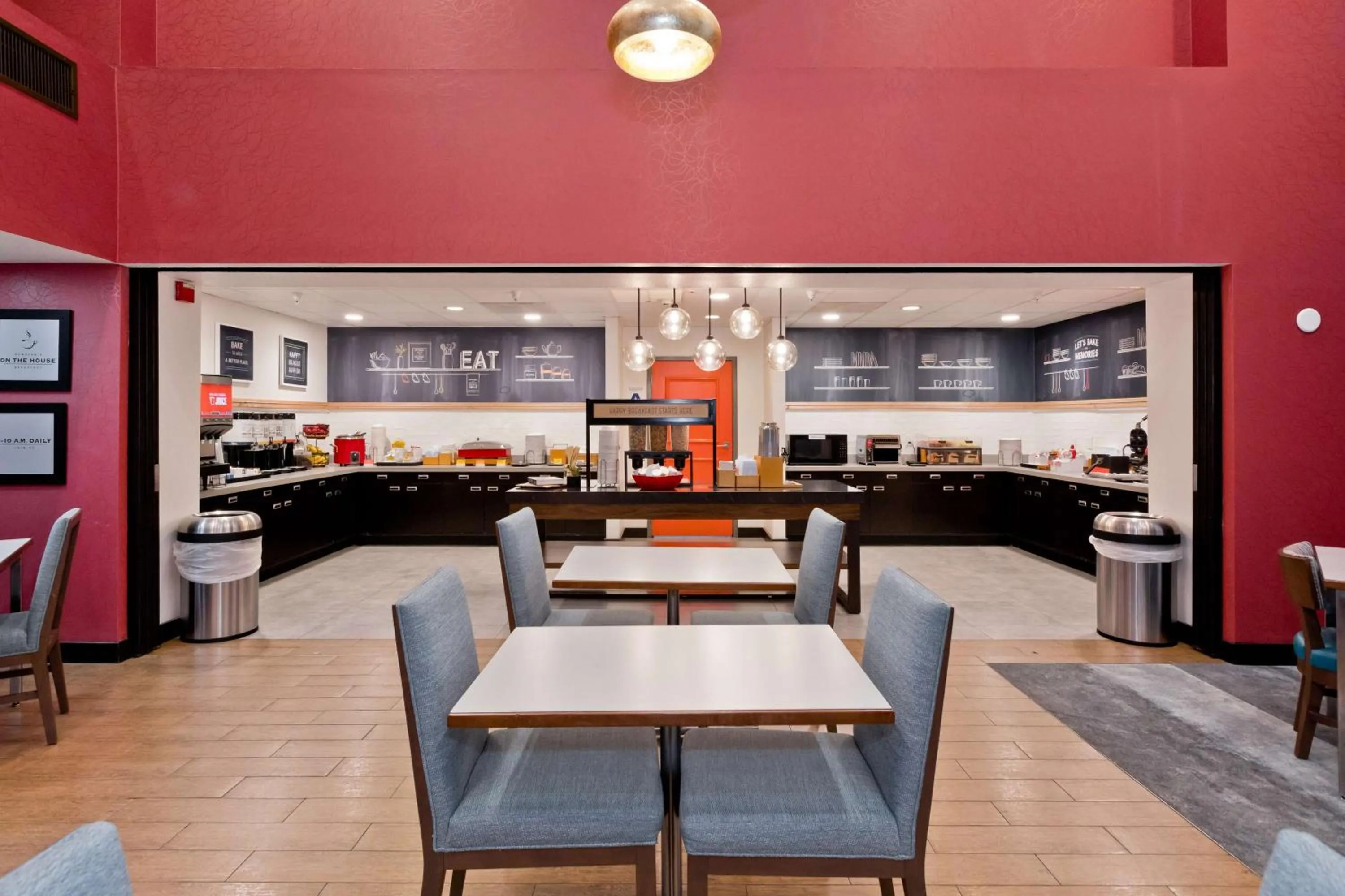 Breakfast in Hampton Inn & Suites Palm Desert