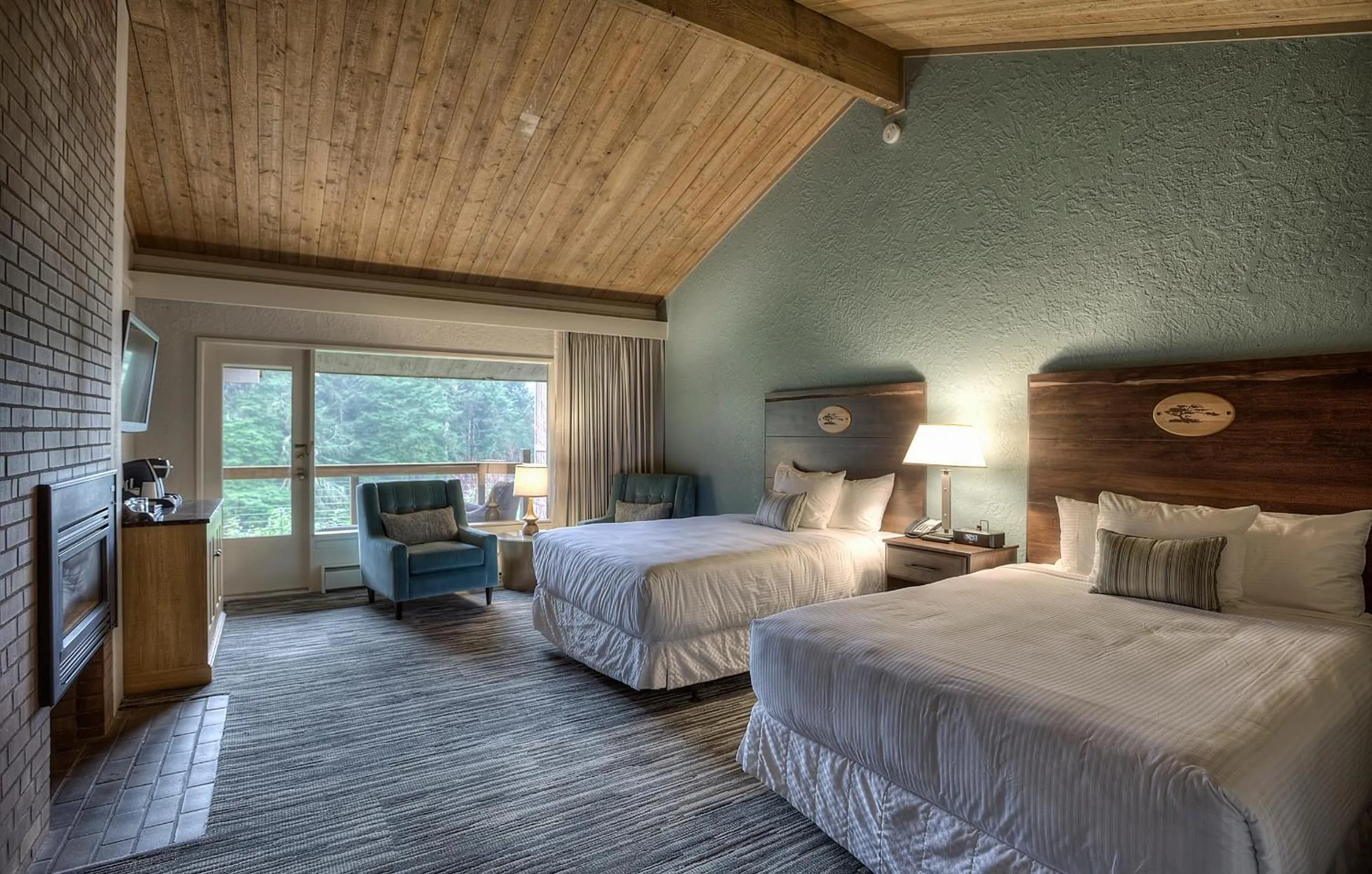 Photo of the whole room, Bed in Salishan Coastal Lodge