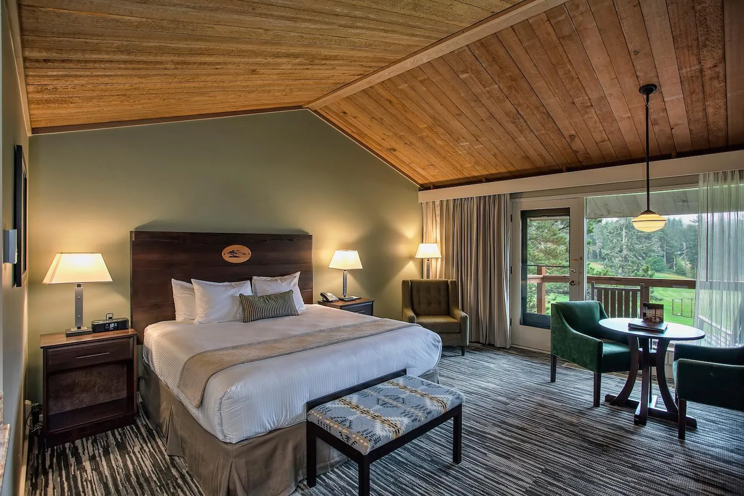 Bed in Salishan Coastal Lodge