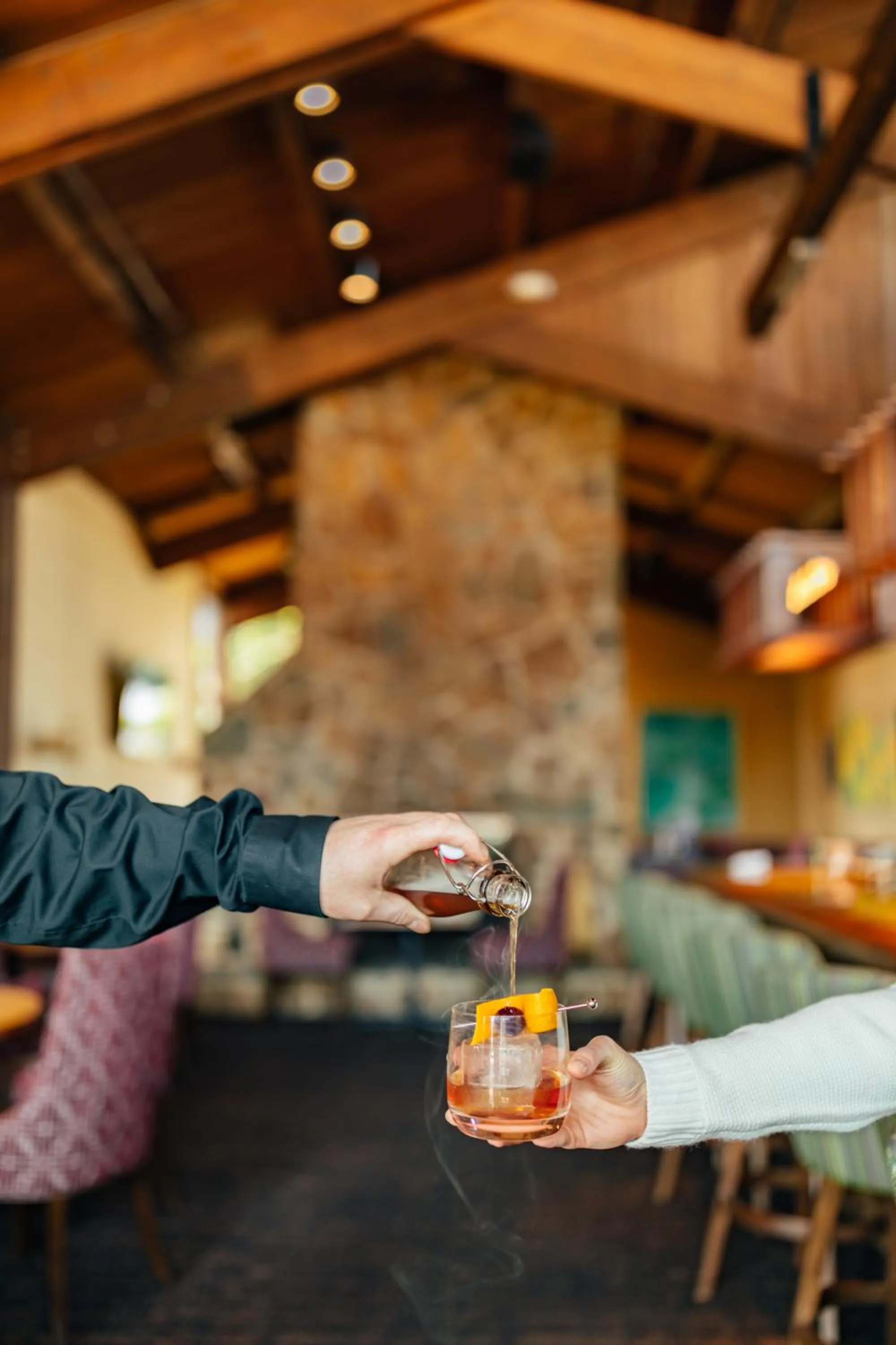 Lounge or bar in Salishan Coastal Lodge