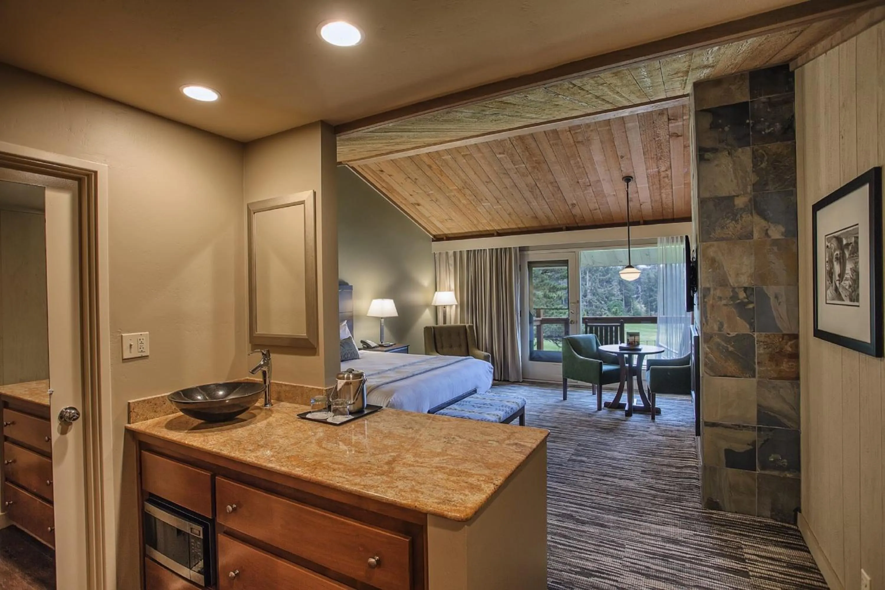 Photo of the whole room, Bed in Salishan Coastal Lodge