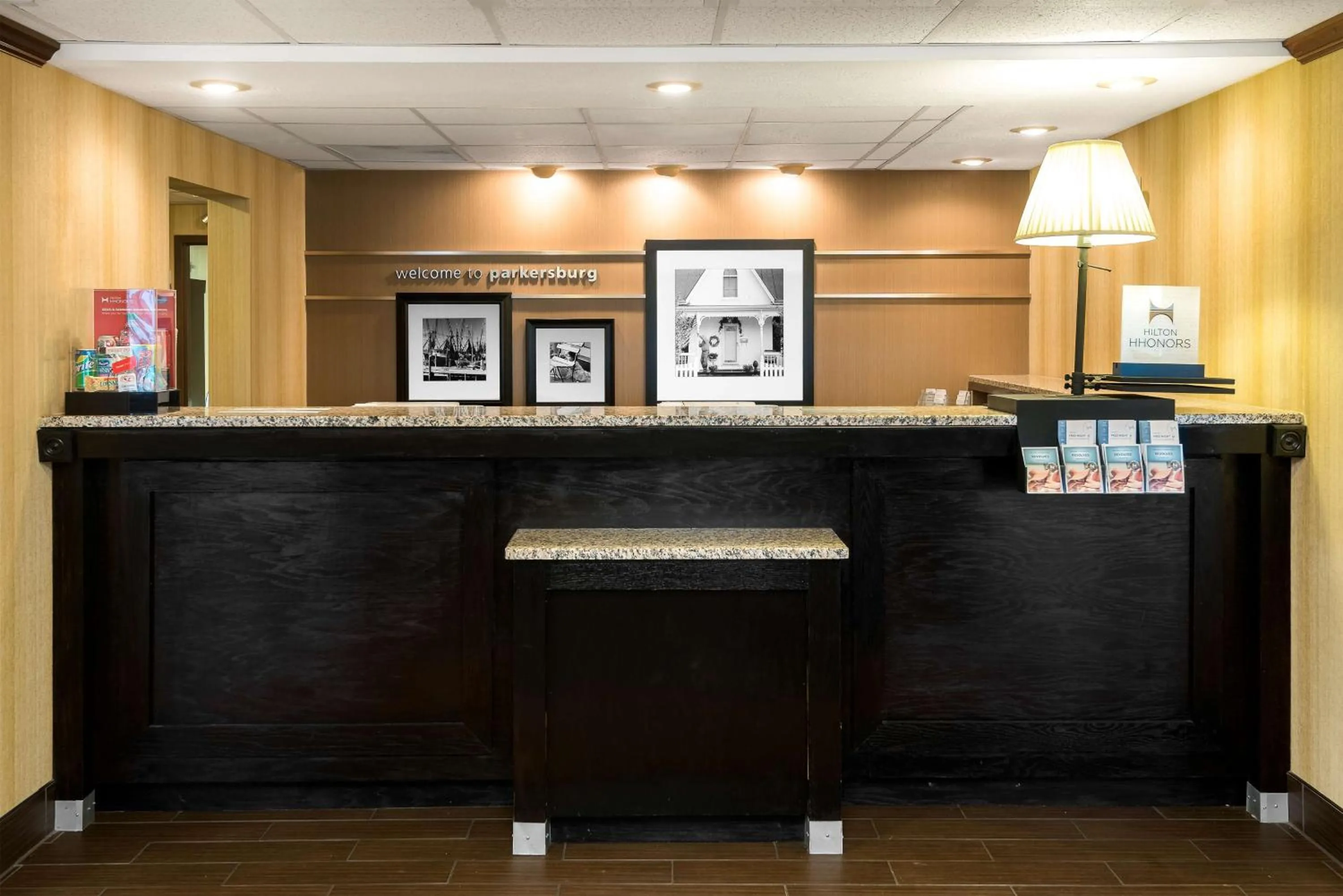 Lobby or reception in Hampton Inn Parkersburg/Mineral Wells