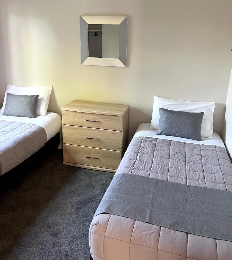 Bed in Jade Court Motel