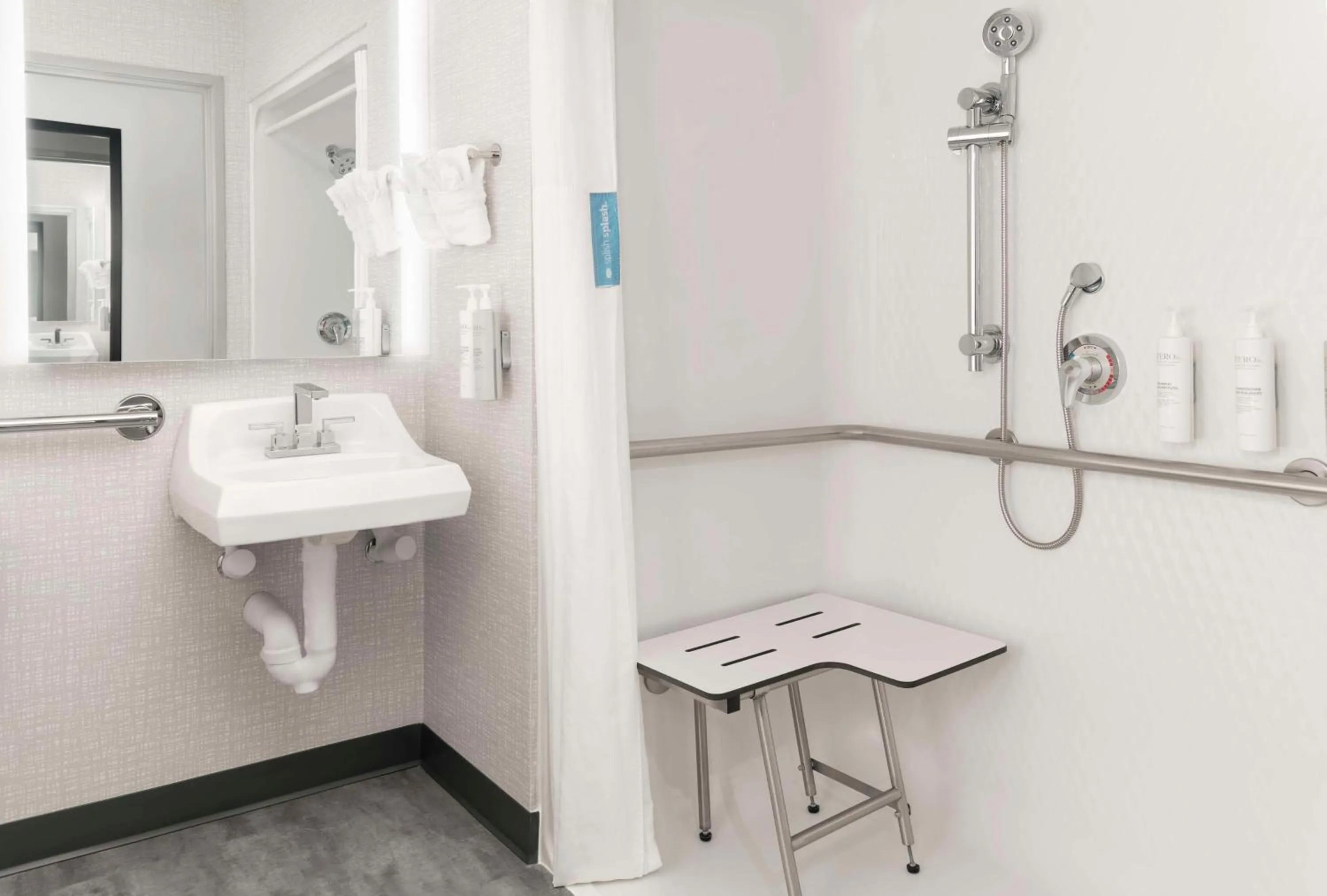 Bathroom in Hampton Inn Olathe