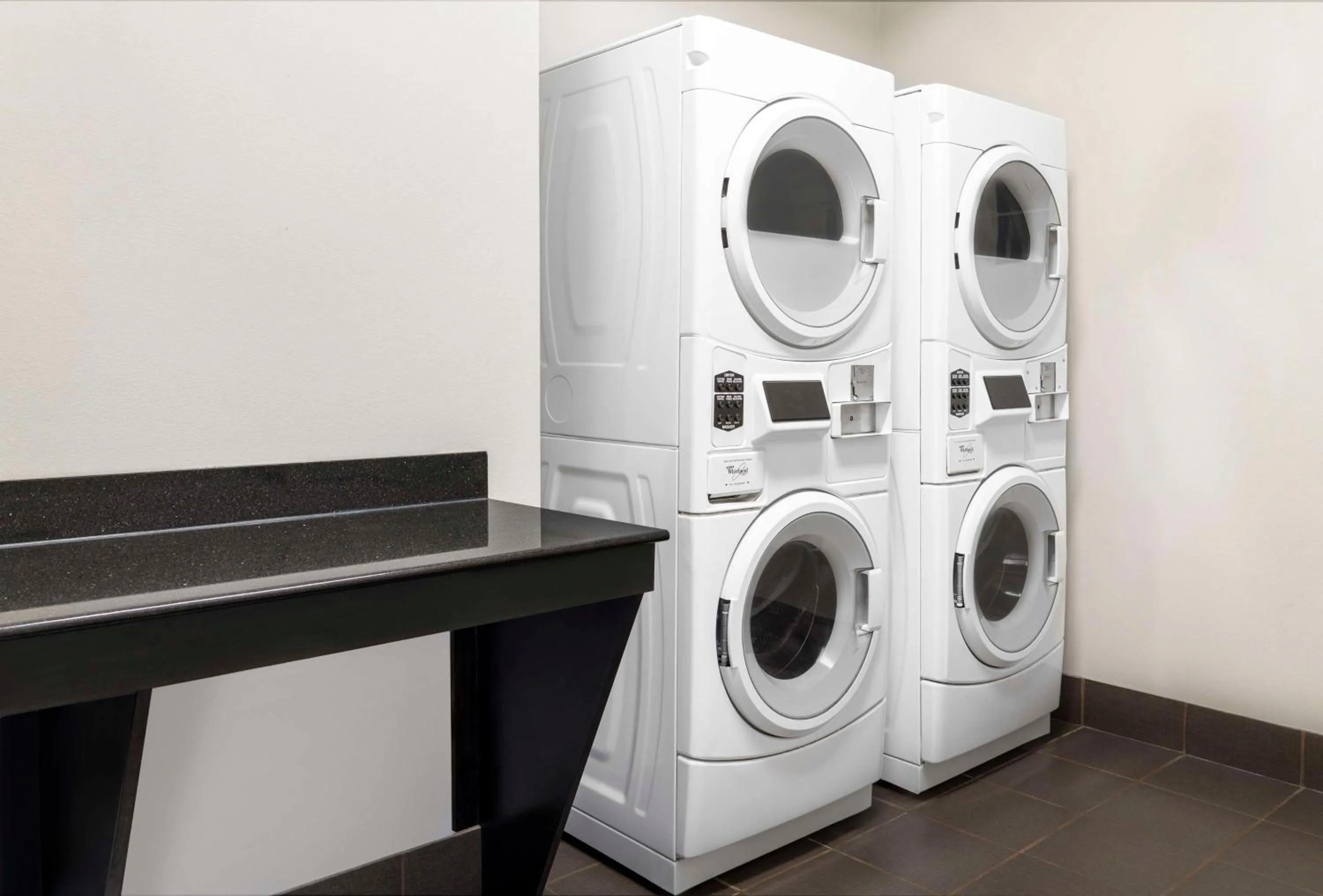 laundry in Hampton Inn Olathe