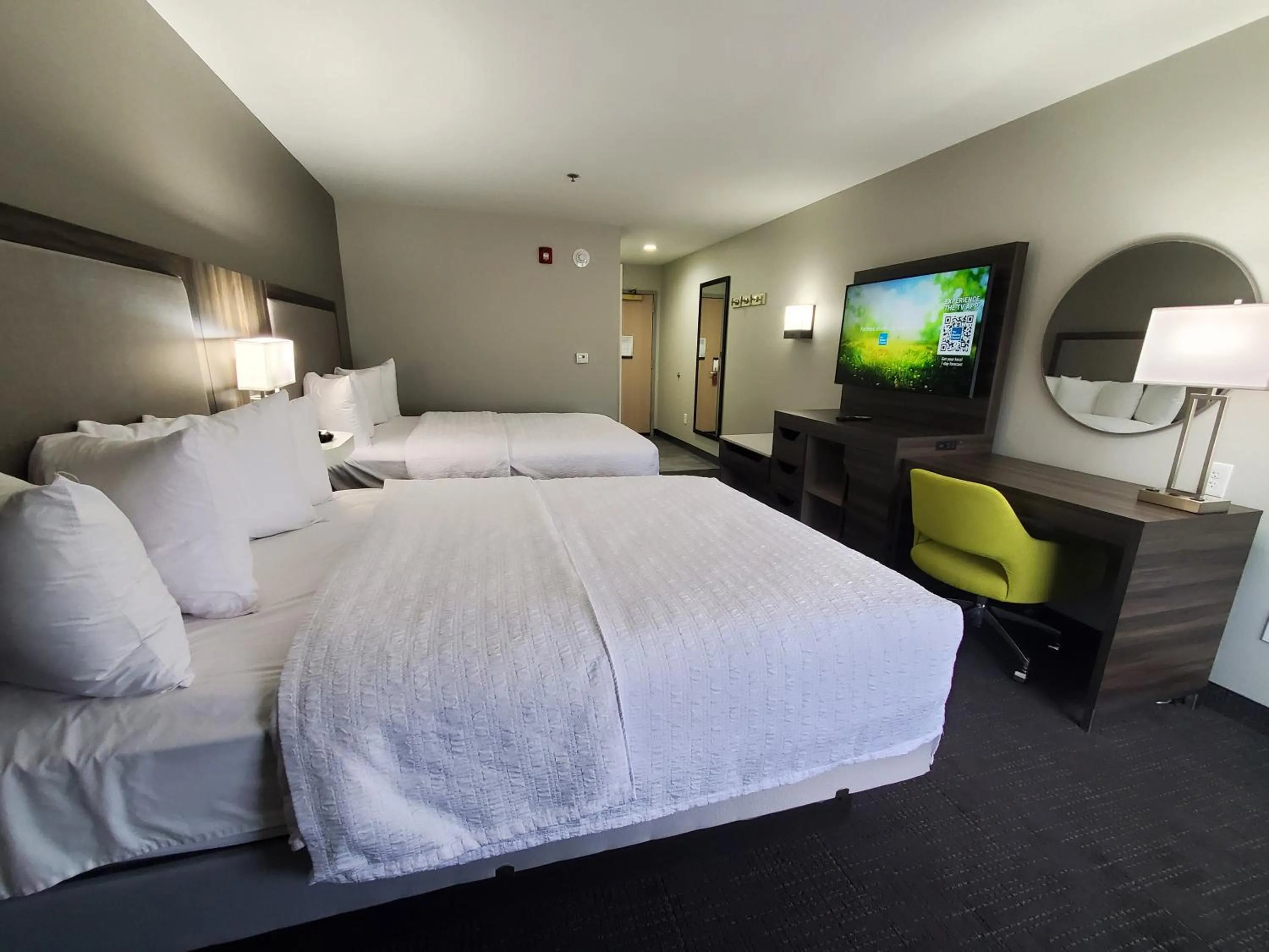 Bed in Hampton Inn Olathe