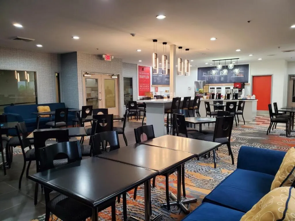 Breakfast in Hampton Inn Olathe