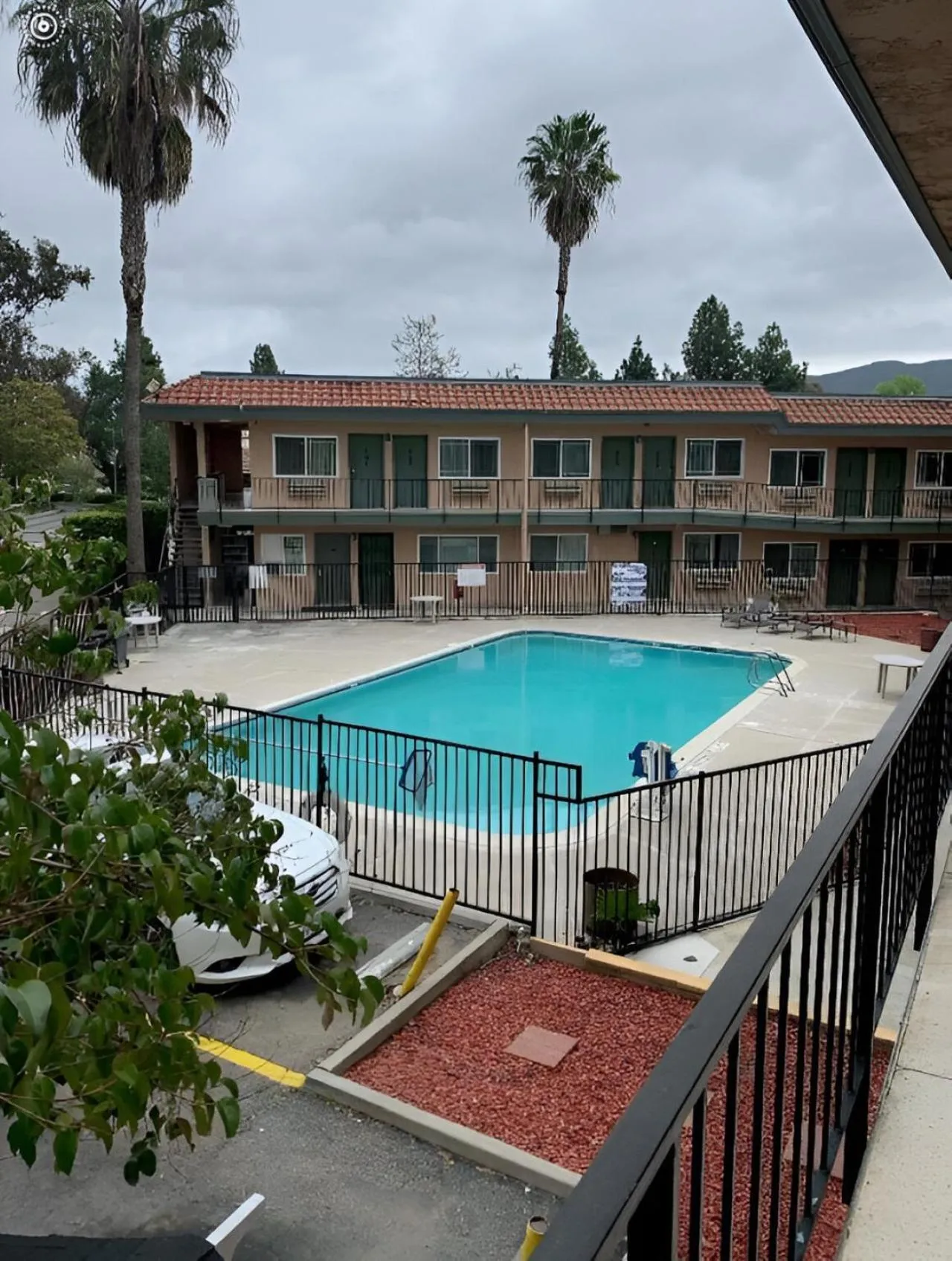 Pool view in Americas Best Value Inn Thousand Oaks