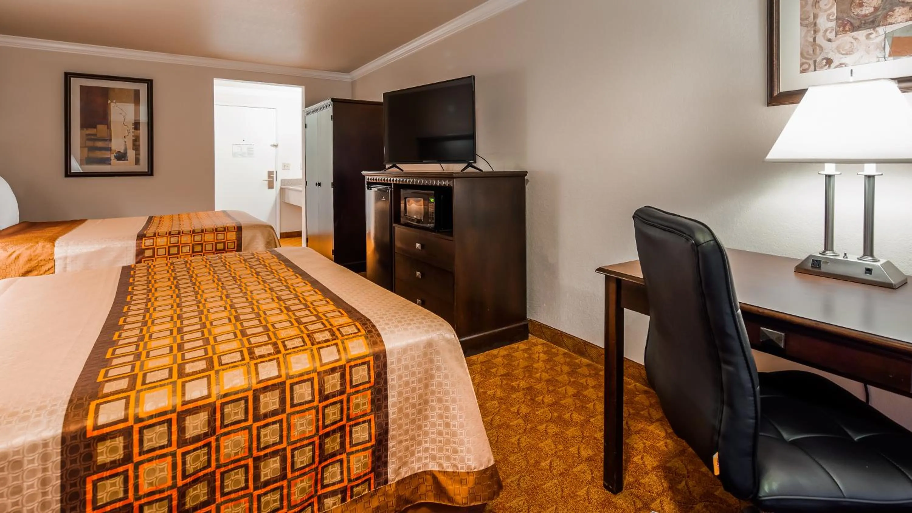 Bedroom, Bed in SureStay Plus Hotel by Best Western Lompoc