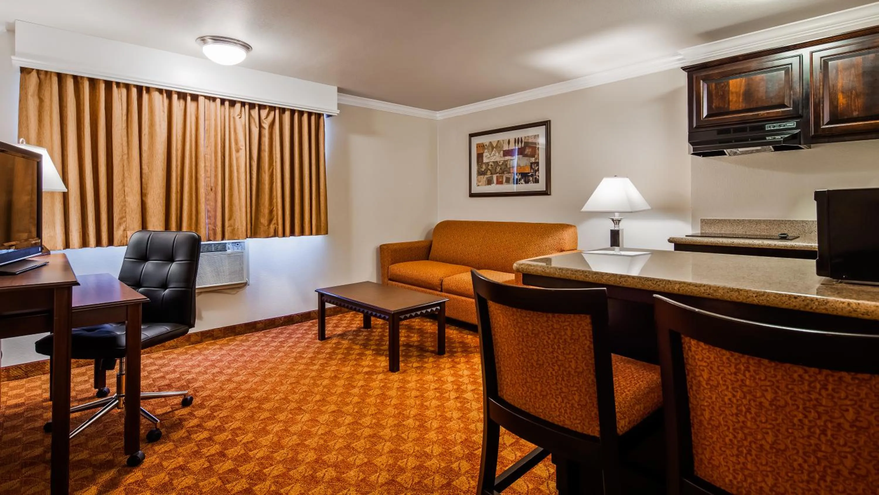 Bedroom, Seating Area in SureStay Plus Hotel by Best Western Lompoc