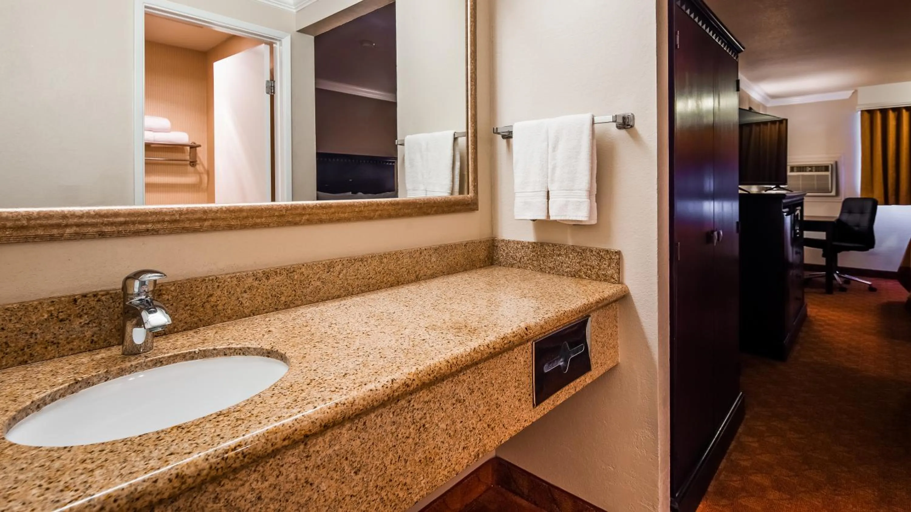 Bedroom, Bathroom in SureStay Plus Hotel by Best Western Lompoc