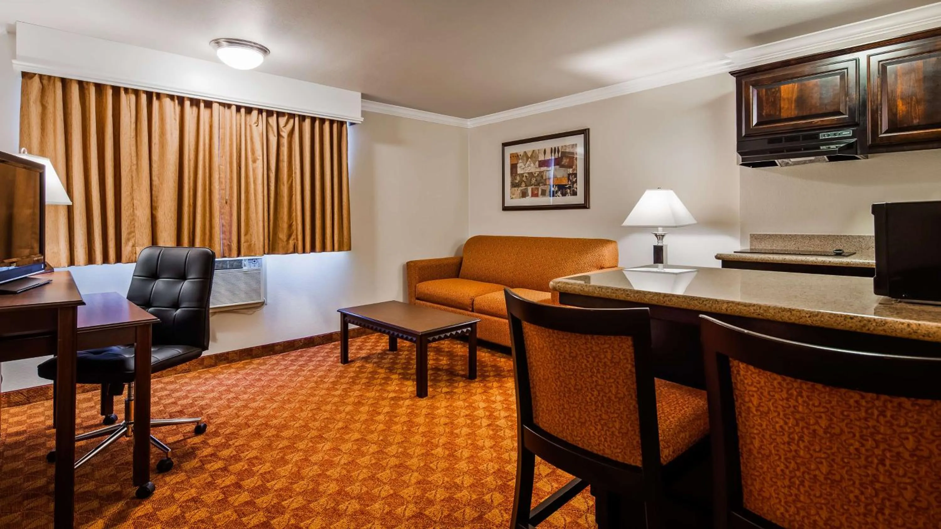 Photo of the whole room, Seating Area in SureStay Plus Hotel by Best Western Lompoc