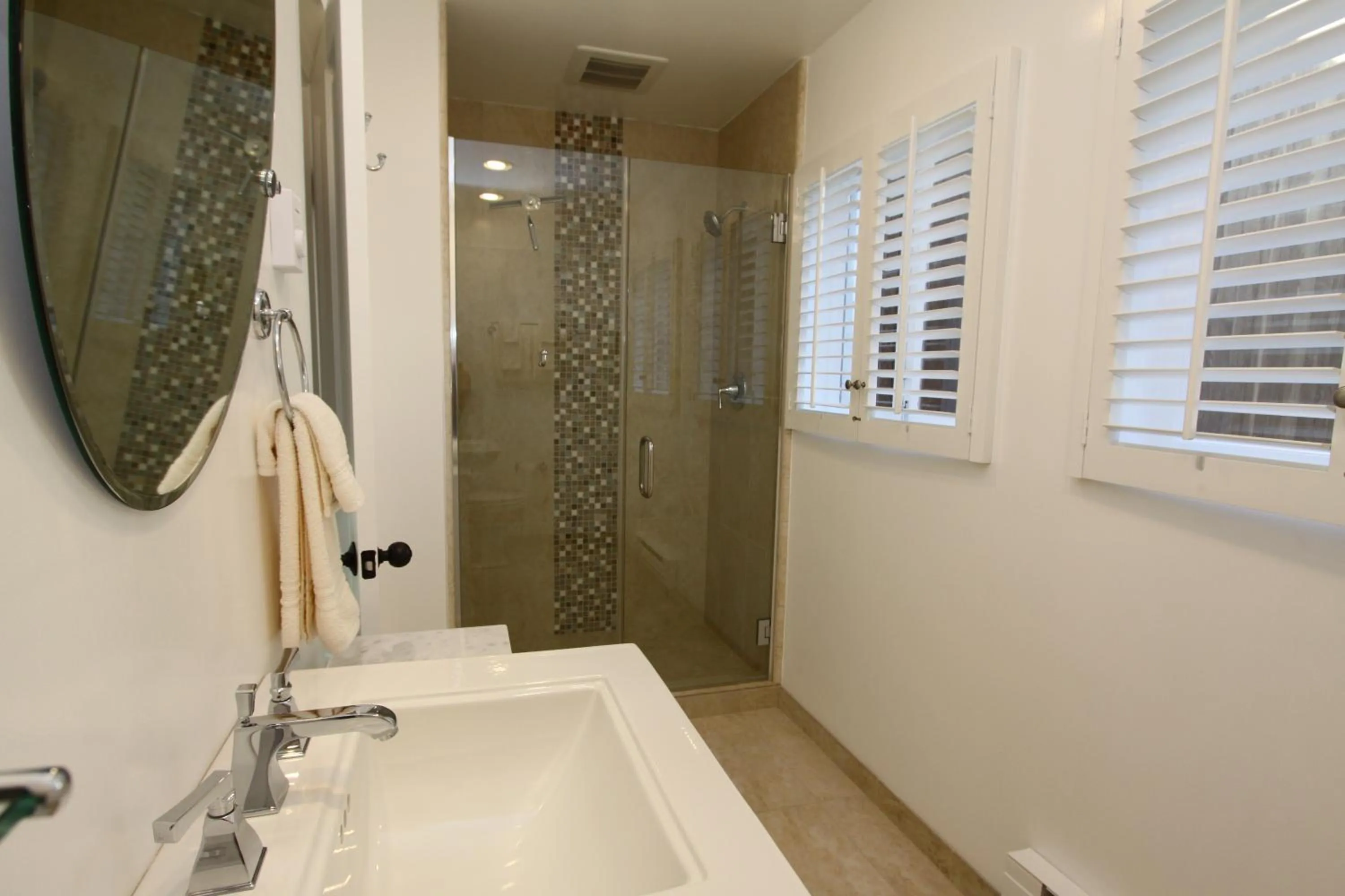 Shower in Lobos Lodge