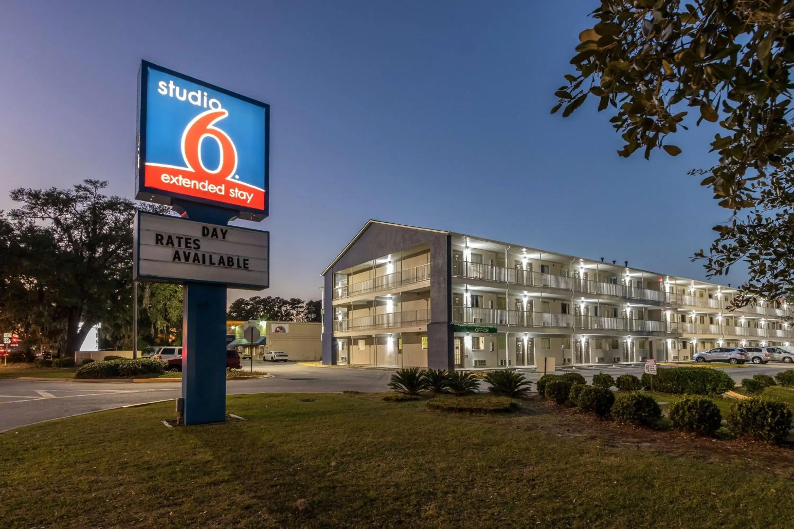 Studio 6-Savannah, GA Studio 6-Savannah, GA