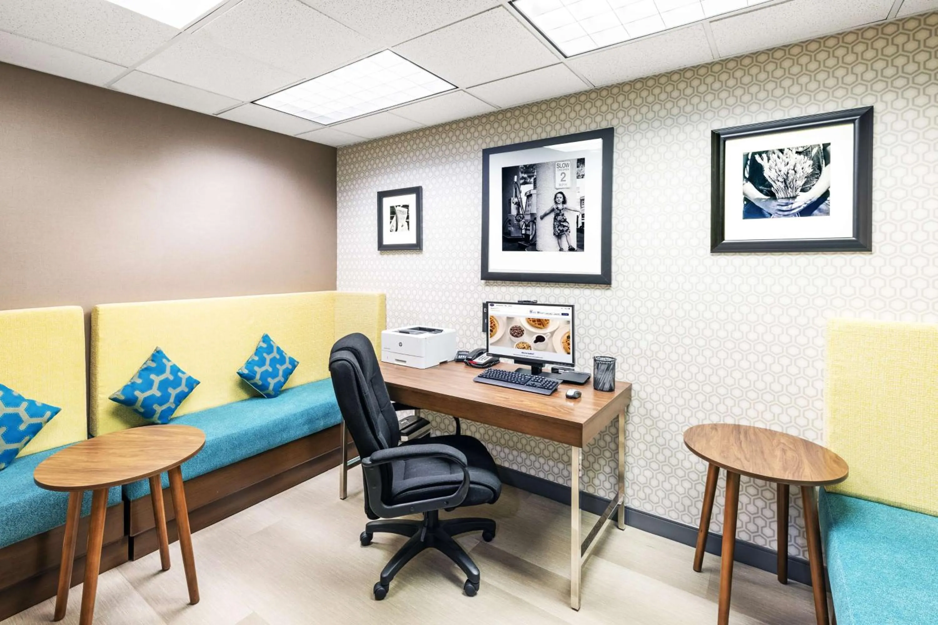 Business facilities in Hampton Inn & Suites Tulsa-Woodland Hills