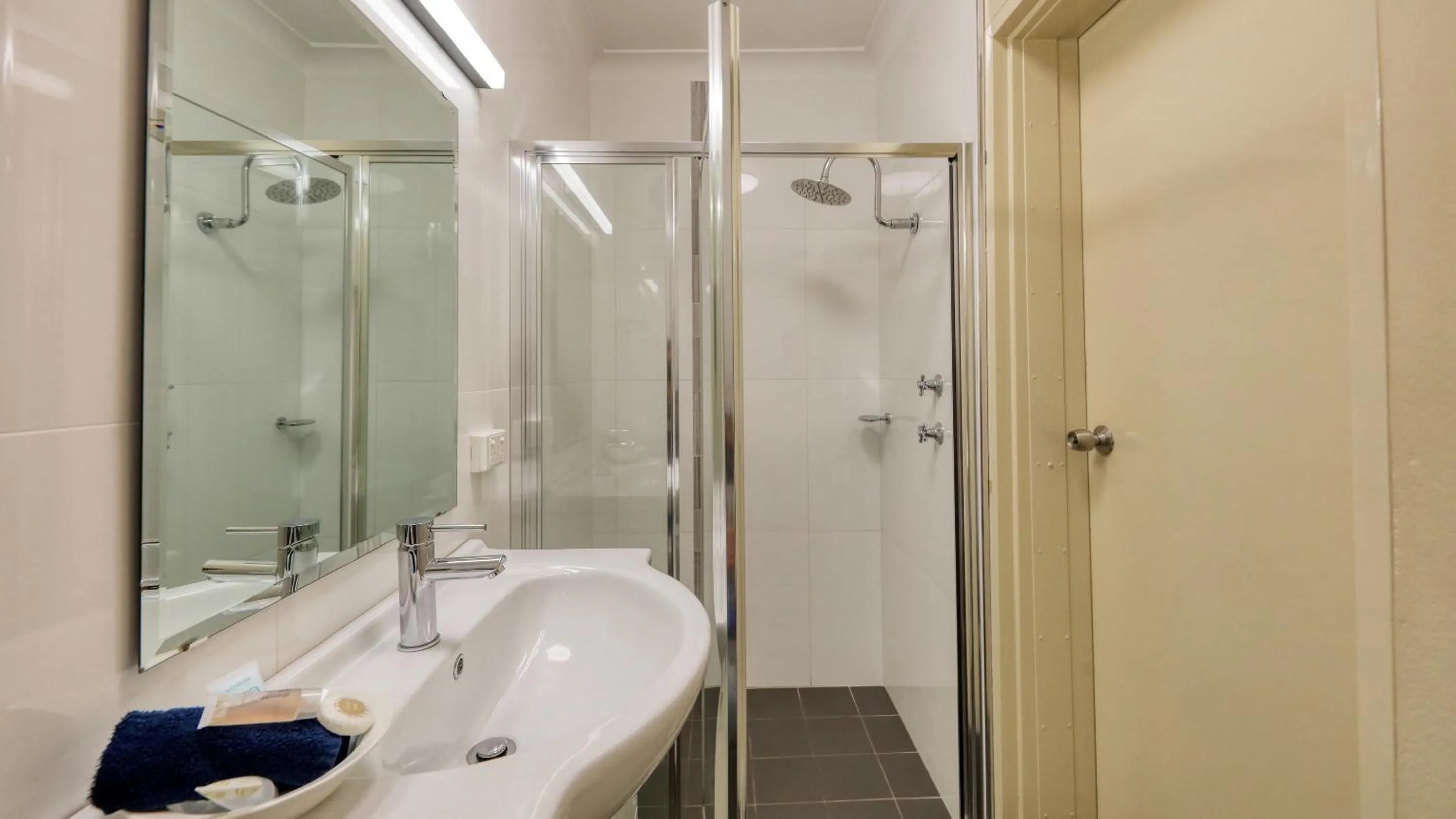 Forest Lodge Motor Inn & Restaurant