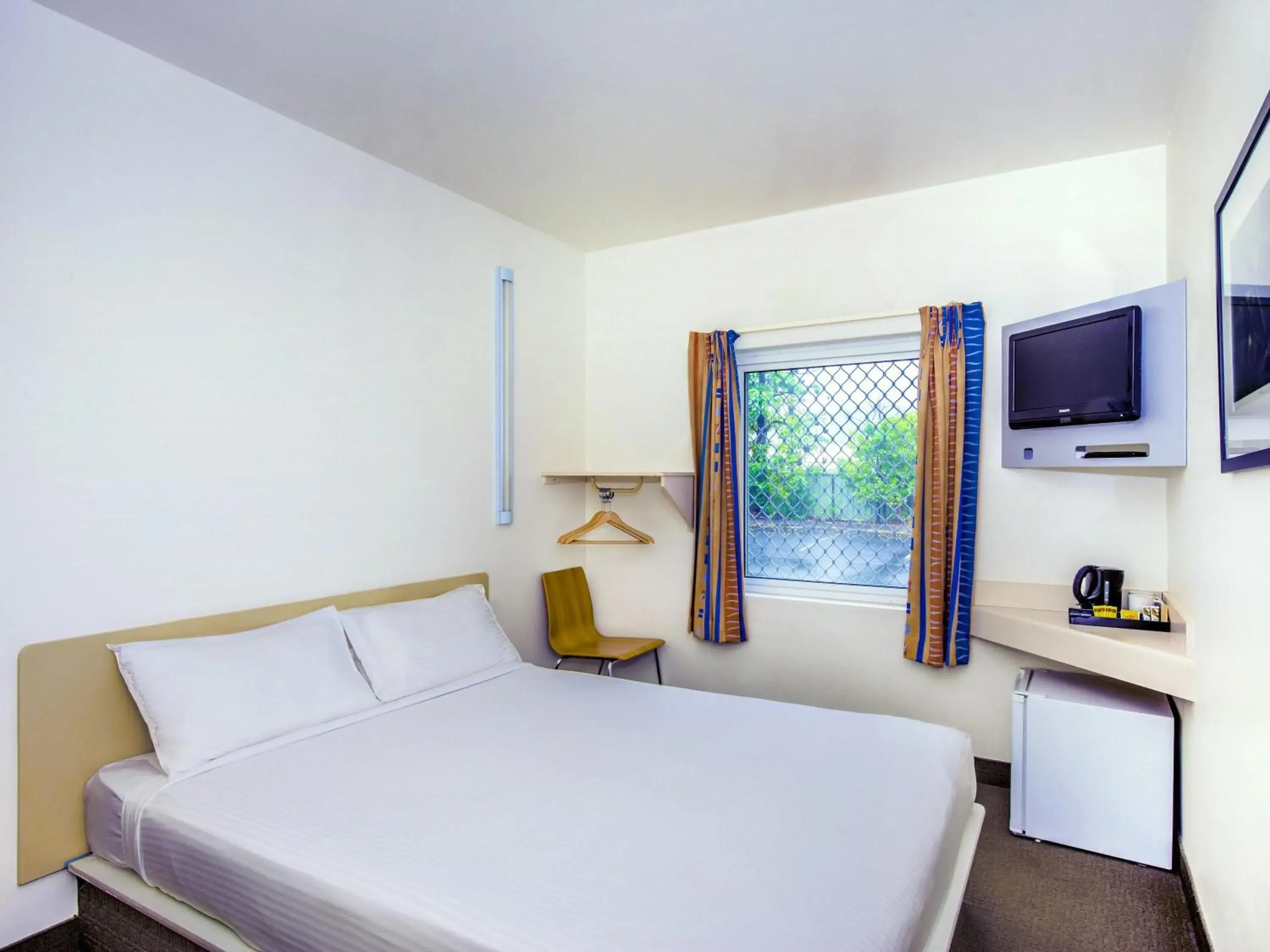 Standard Queen Room in ibis Budget Coffs Harbour Standard Queen Room in ibis Budget Coffs Harbour
