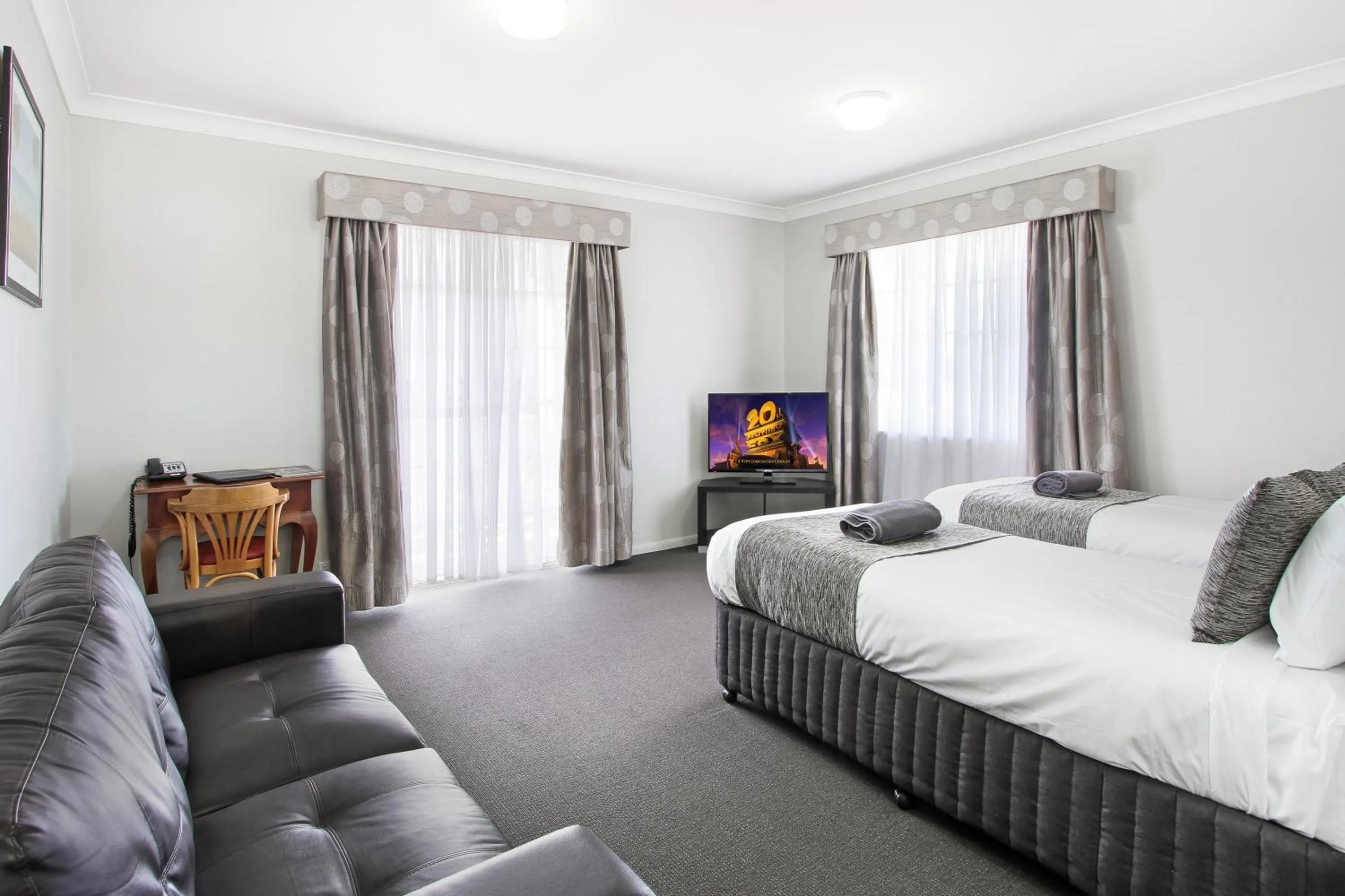 Bed in Quality Inn Ashby House Tamworth