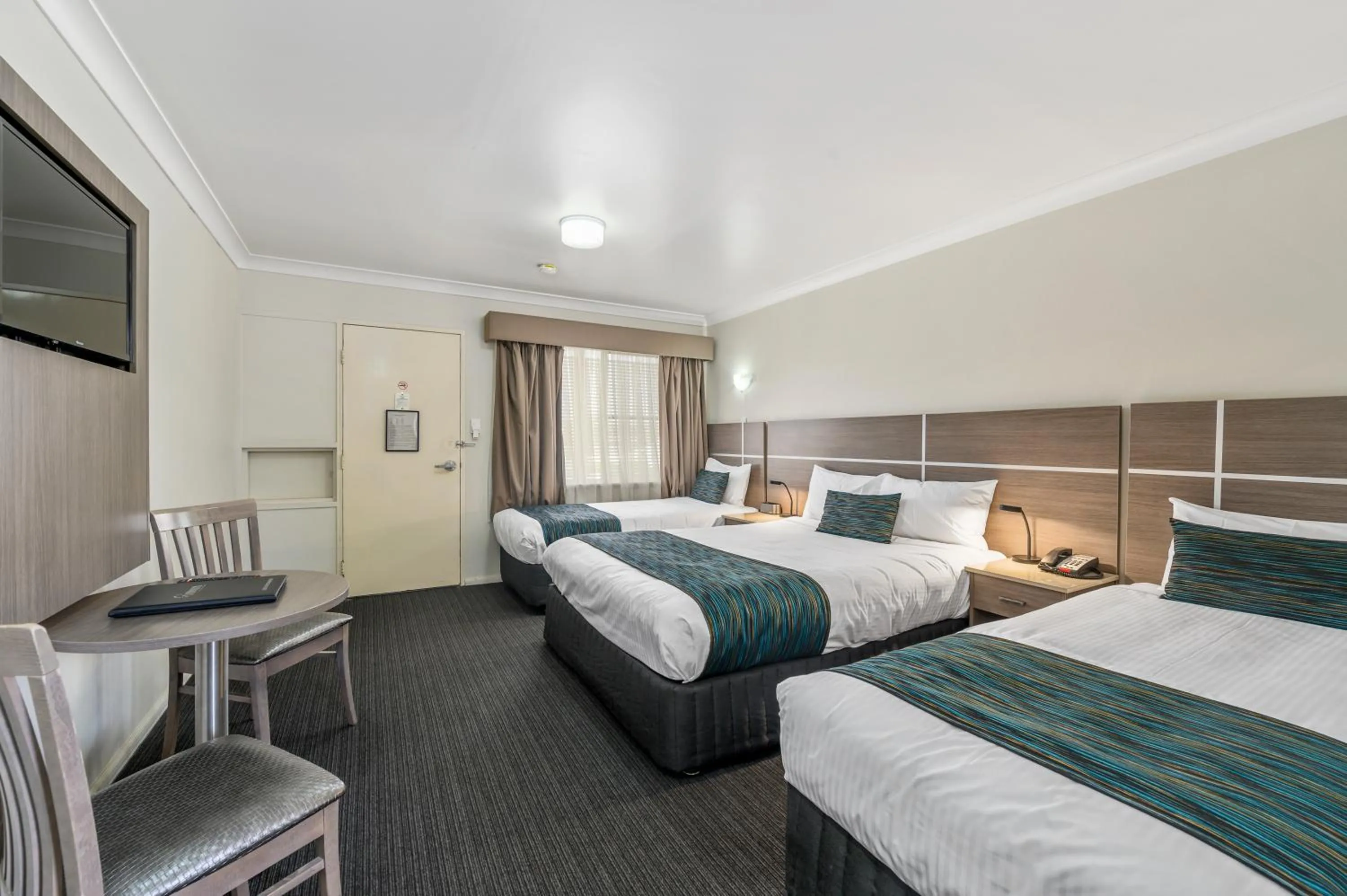 Bed in Quality Inn Ashby House Tamworth