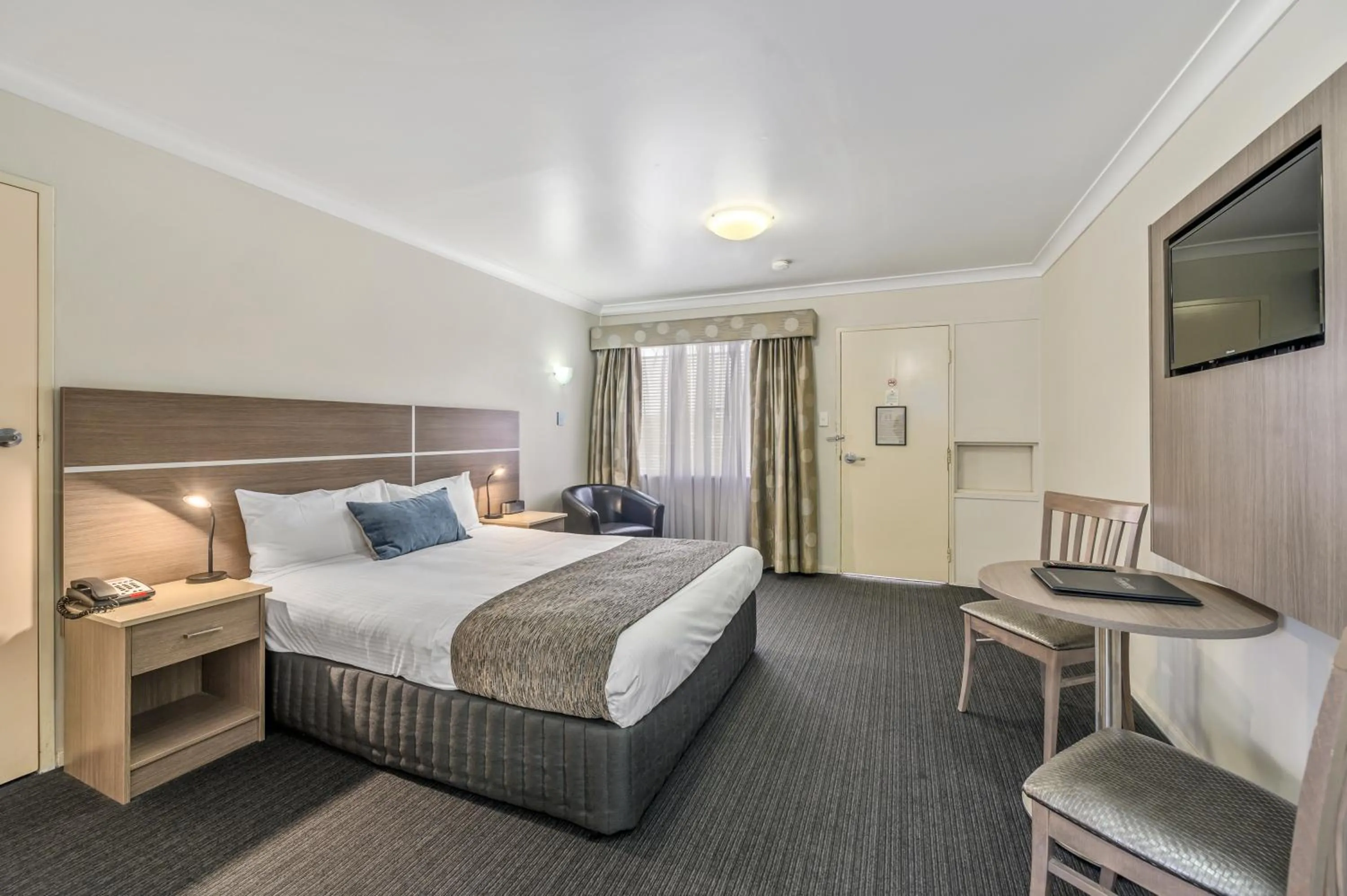 Bed in Quality Inn Ashby House Tamworth