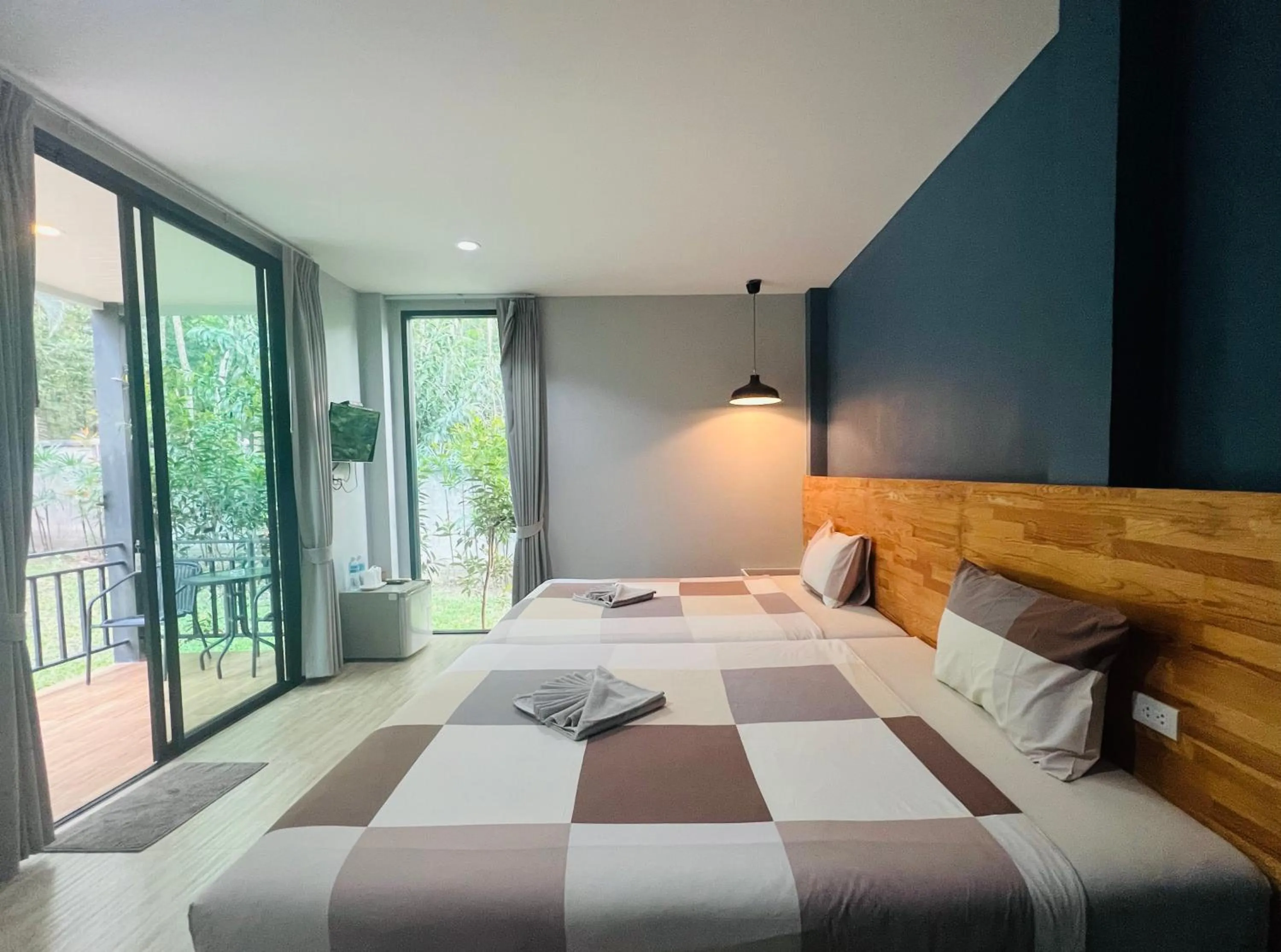 Photo of the whole room, Bed in Evergreen Koh Chang Resort