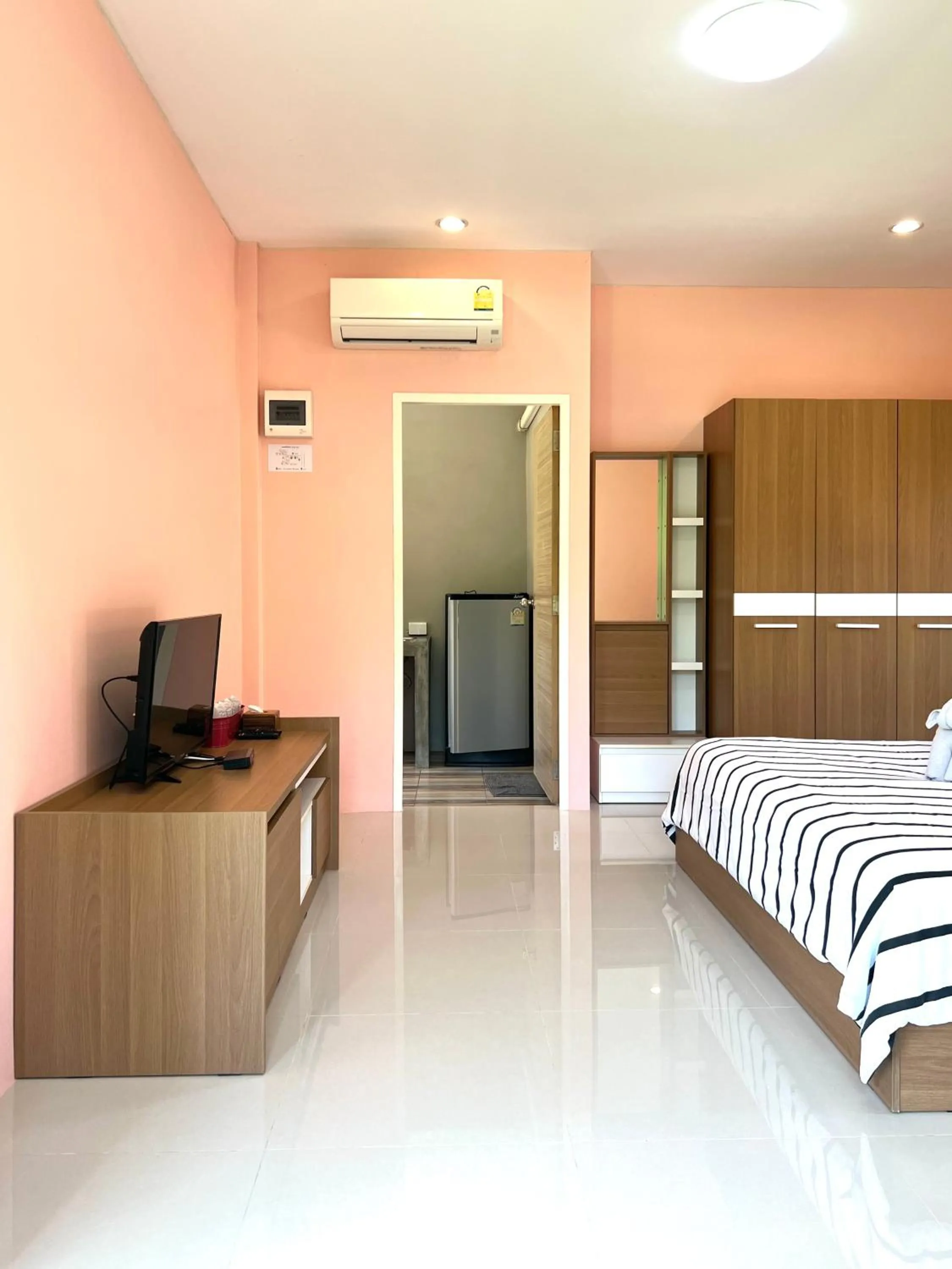 Photo of the whole room, Bed in Evergreen Koh Chang Resort