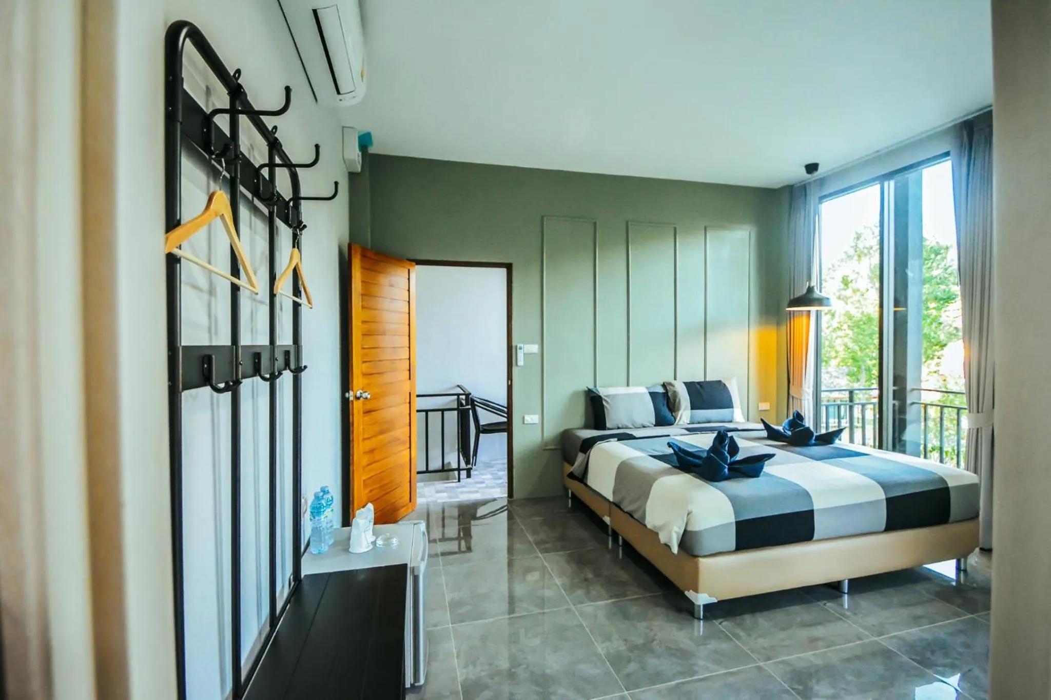 Photo of the whole room, Bed in Evergreen Koh Chang Resort