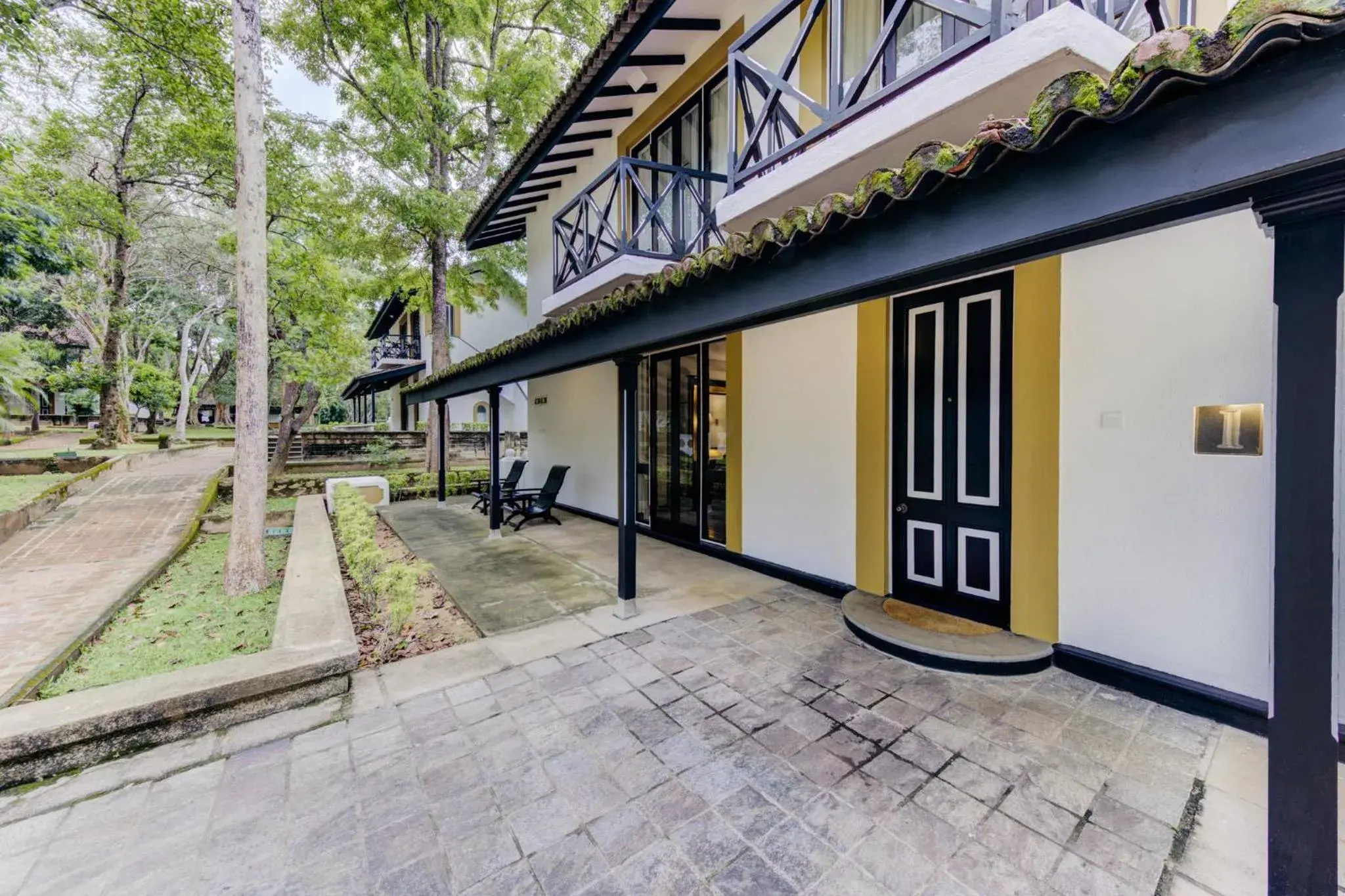 Deluxe King with Partial Lake View - single occupancy - Discounts (15% on F&B, 10% on SPA) in Cinnamon Lodge Habarana Deluxe King with Partial Lake View - single occupancy - Discounts (15% on F&B, 10% on SPA) in Cinnamon Lodge Habarana