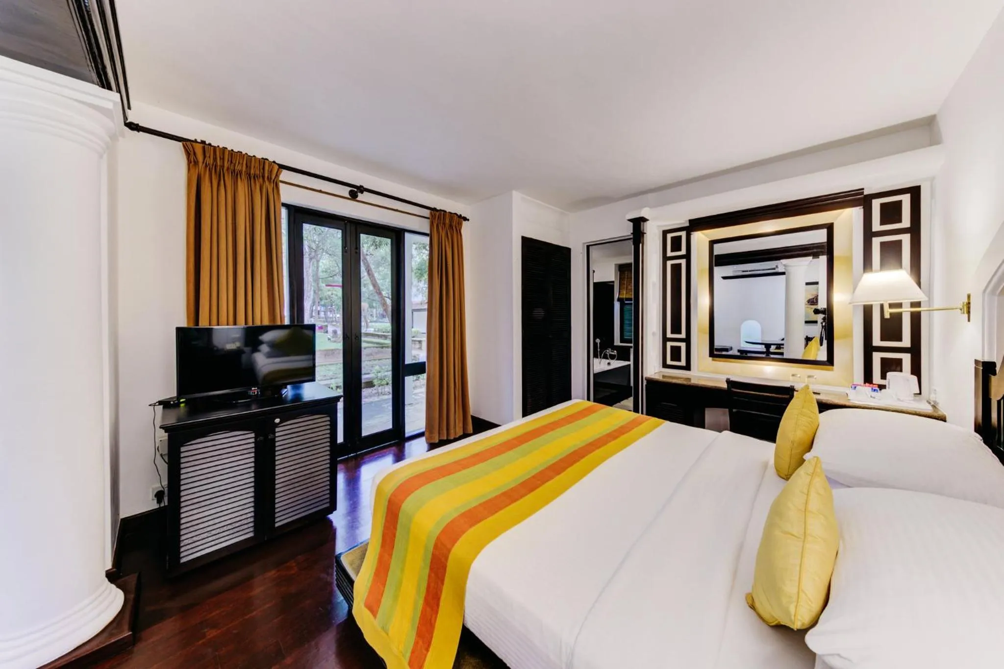 Photo of the whole room, Bed in Cinnamon Lodge Habarana