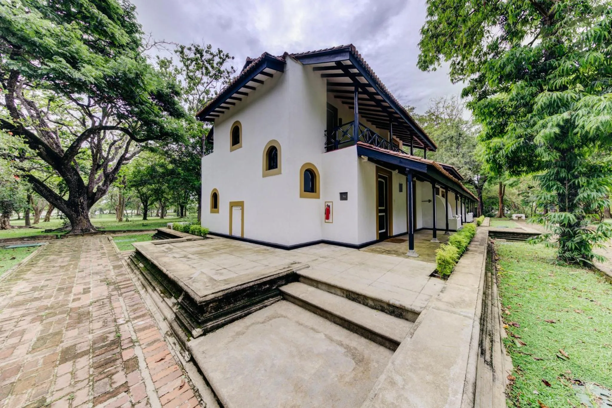 Photo of the whole room in Cinnamon Lodge Habarana