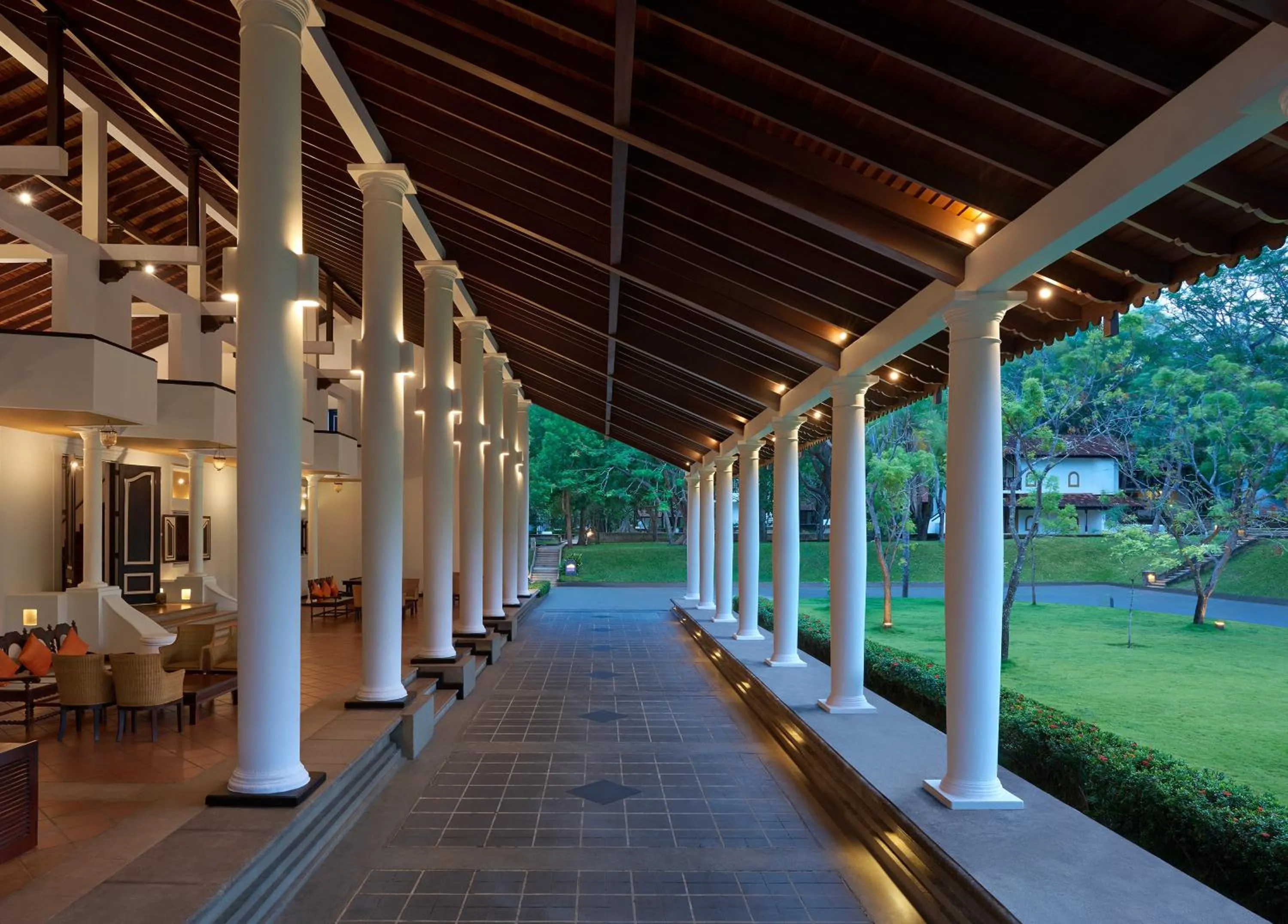 Lobby or reception in Cinnamon Lodge Habarana