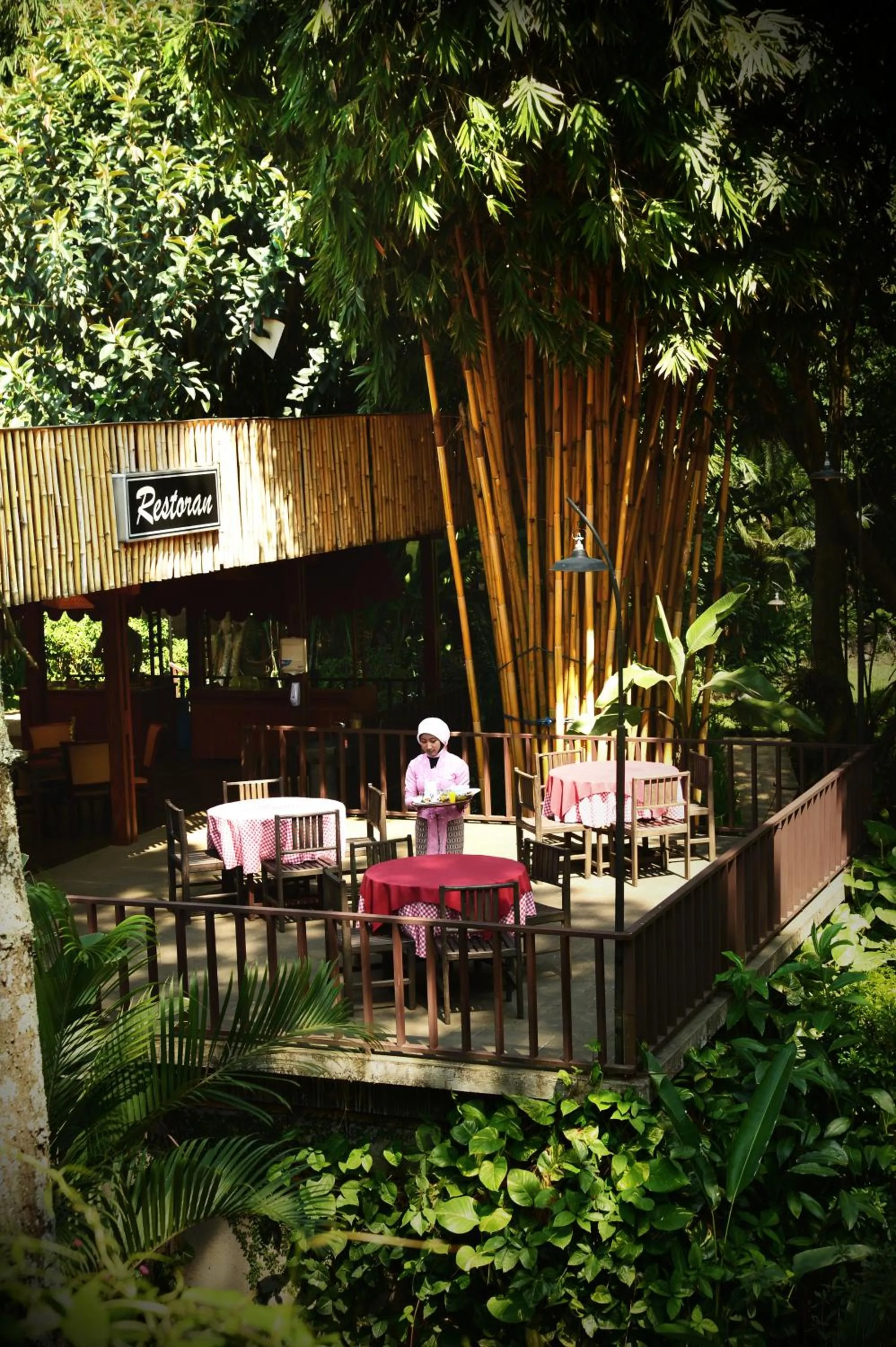 Restaurant/places to eat in Kampung Sampireun Resort & Spa