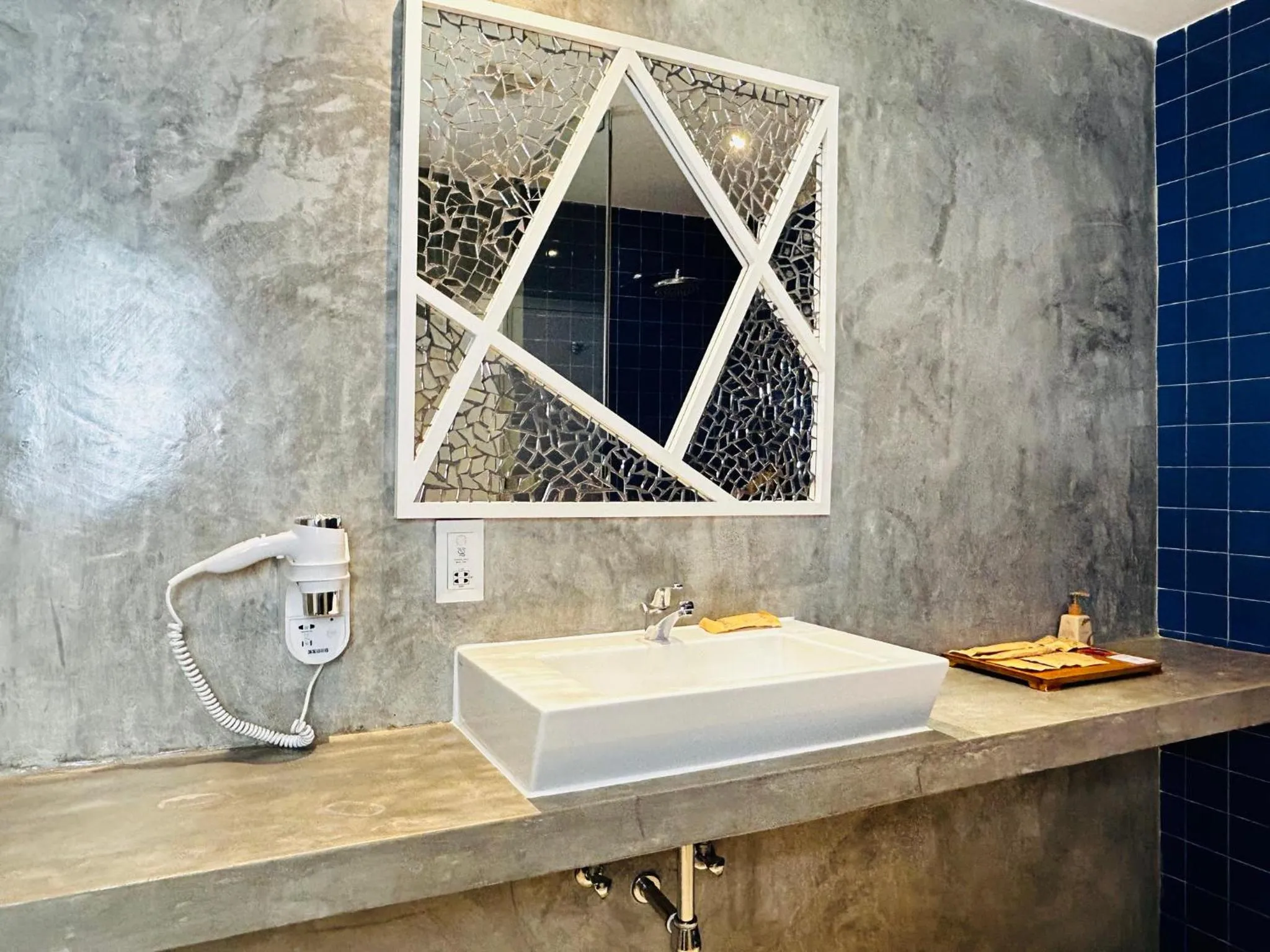 Bathroom in Trinco Blu by Cinnamon