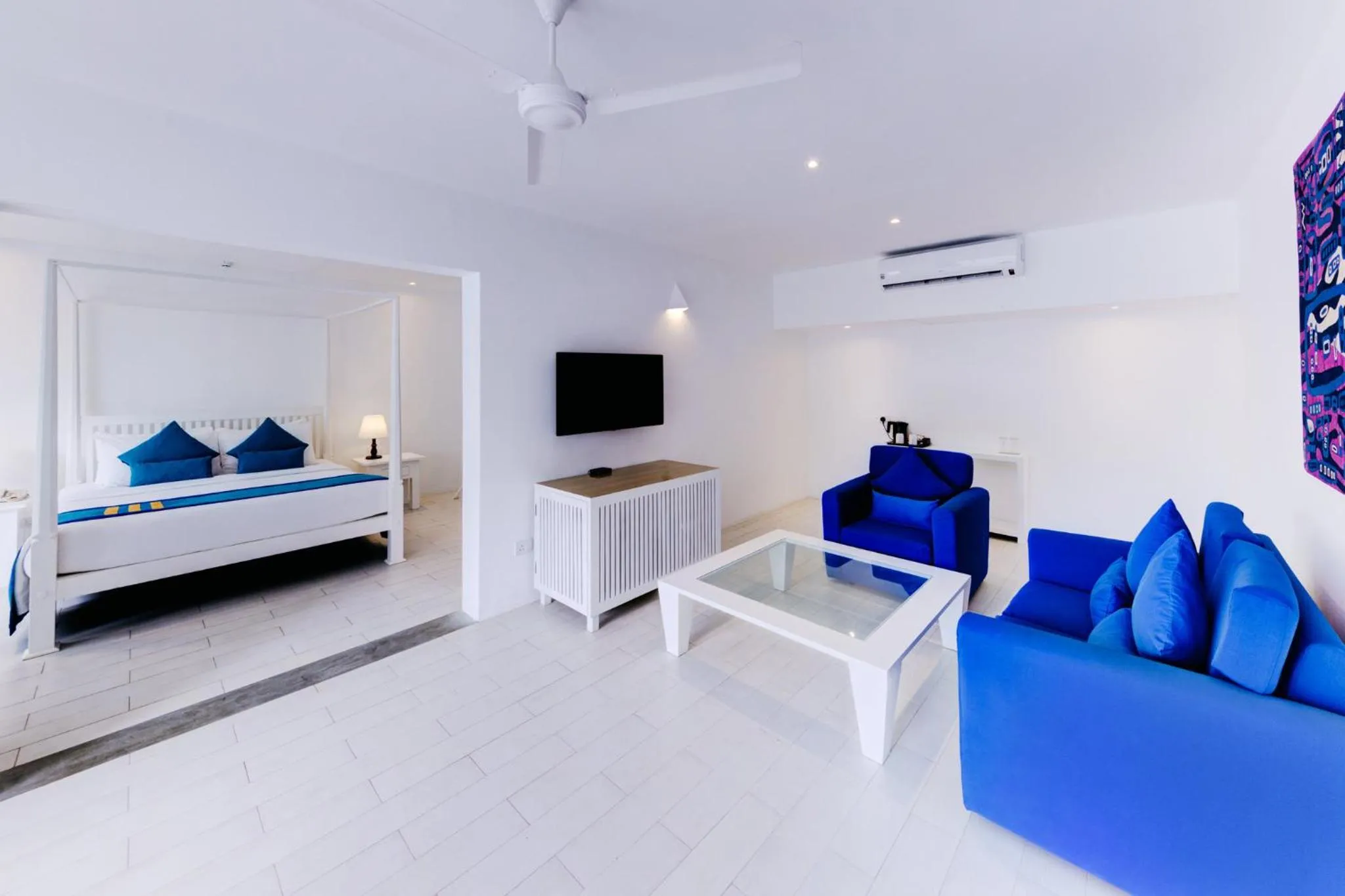 Photo of the whole room, Bed in Trinco Blu by Cinnamon