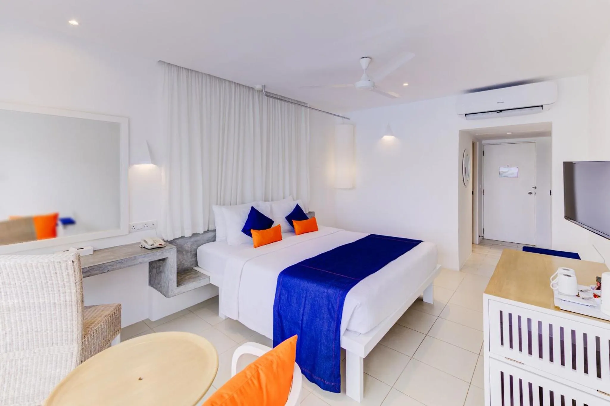 Bedroom, Bed in Trinco Blu by Cinnamon