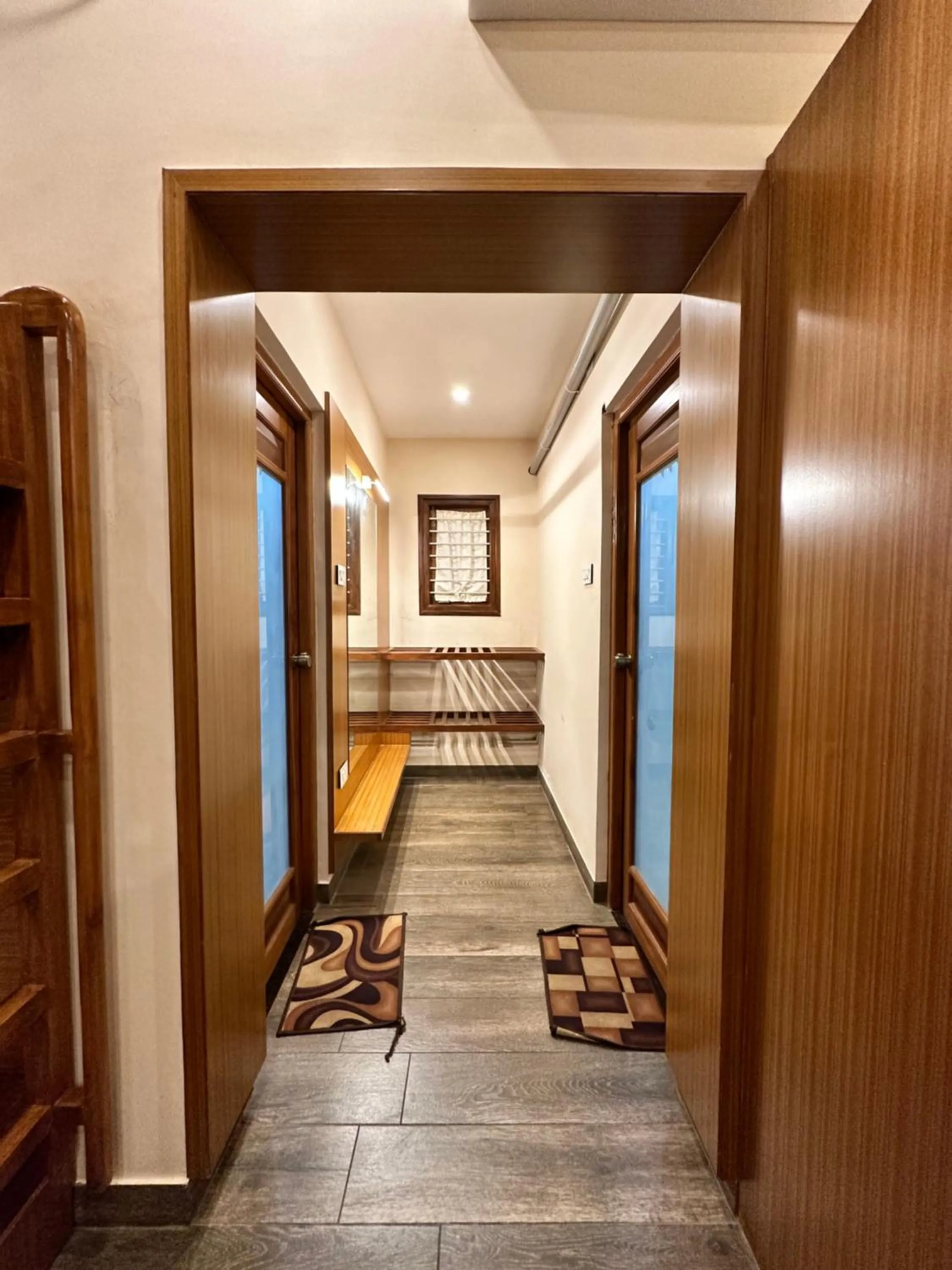 wardrobe in Singaras Coffee Country