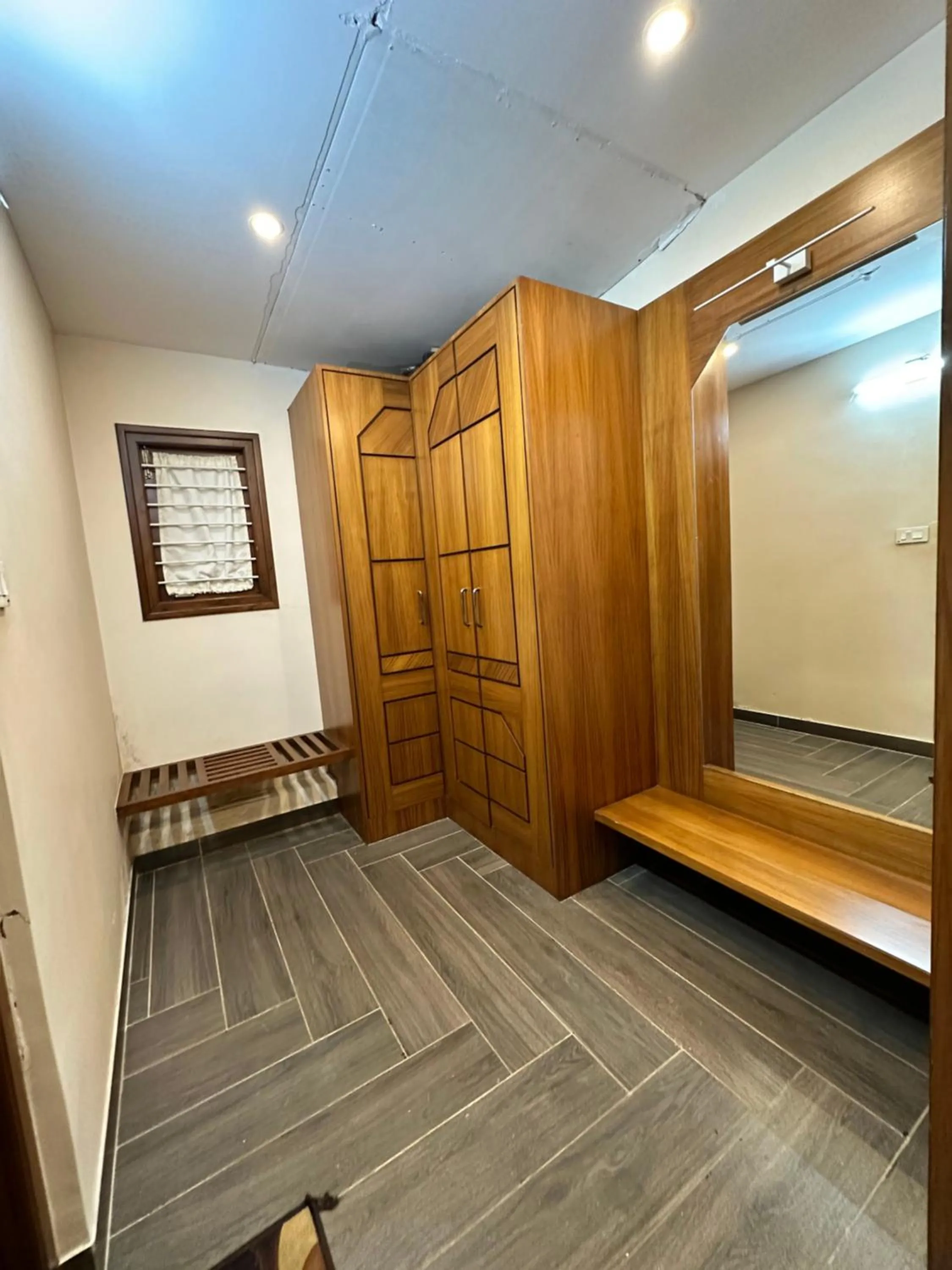 wardrobe in Singaras Coffee Country