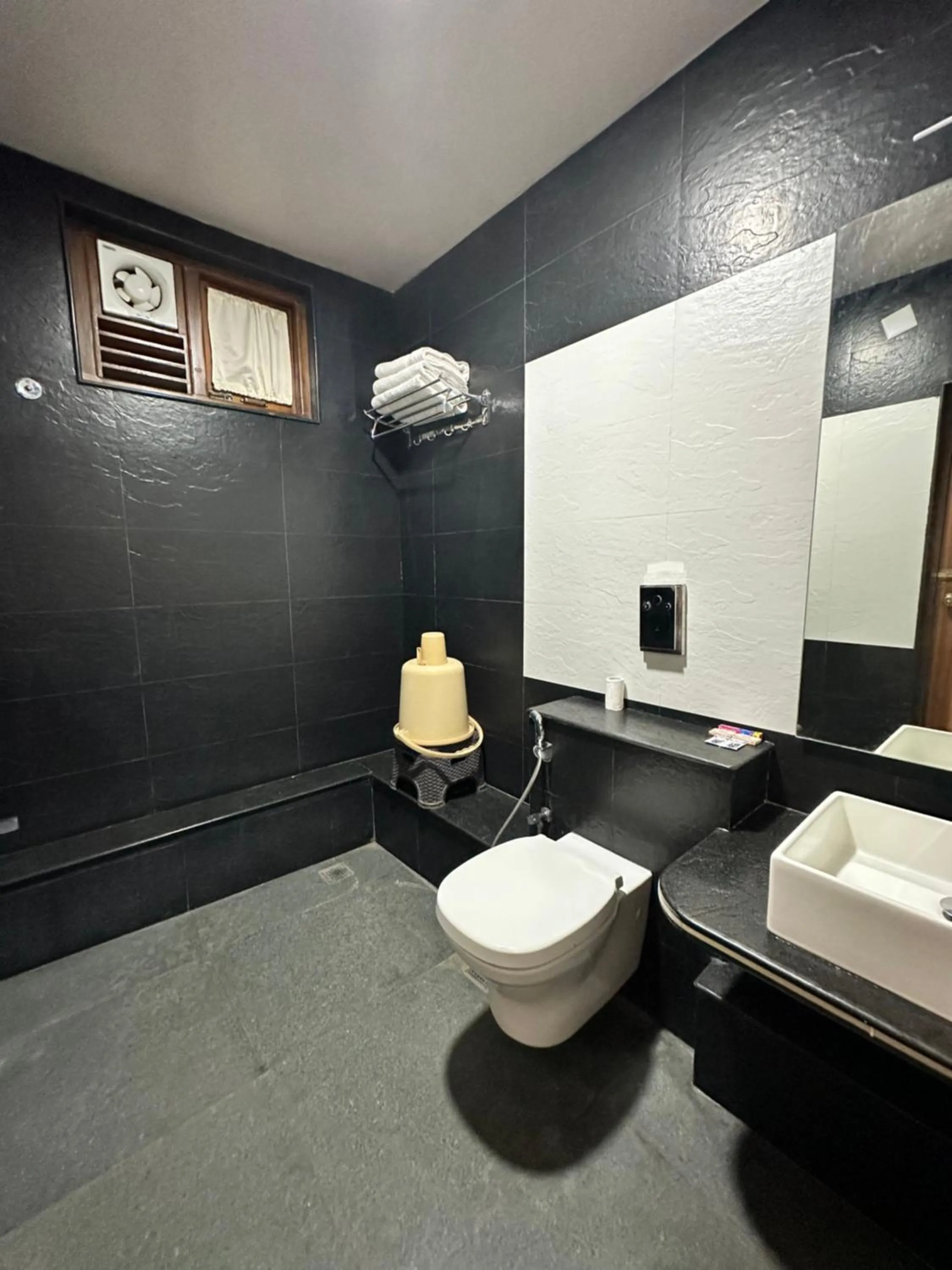 Toilet in Singaras Coffee Country