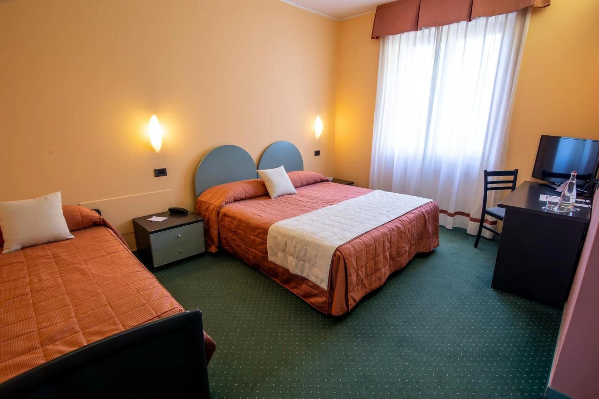 Bedroom, Bed in Hotel Vittoria