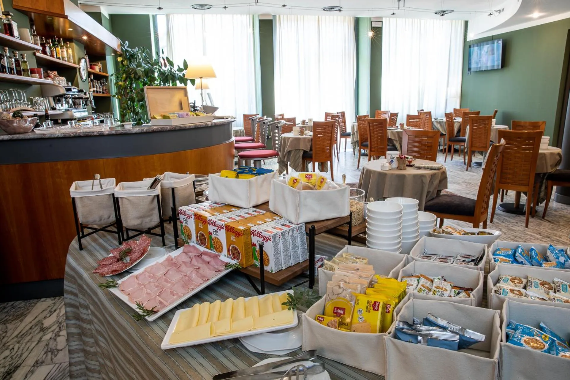 Buffet breakfast in Hotel Vittoria