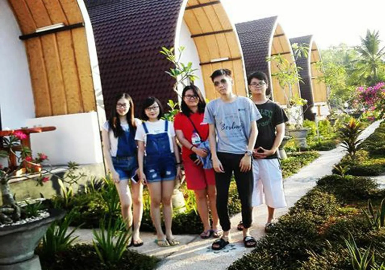 Guests in Sebrang Hills Bungalow