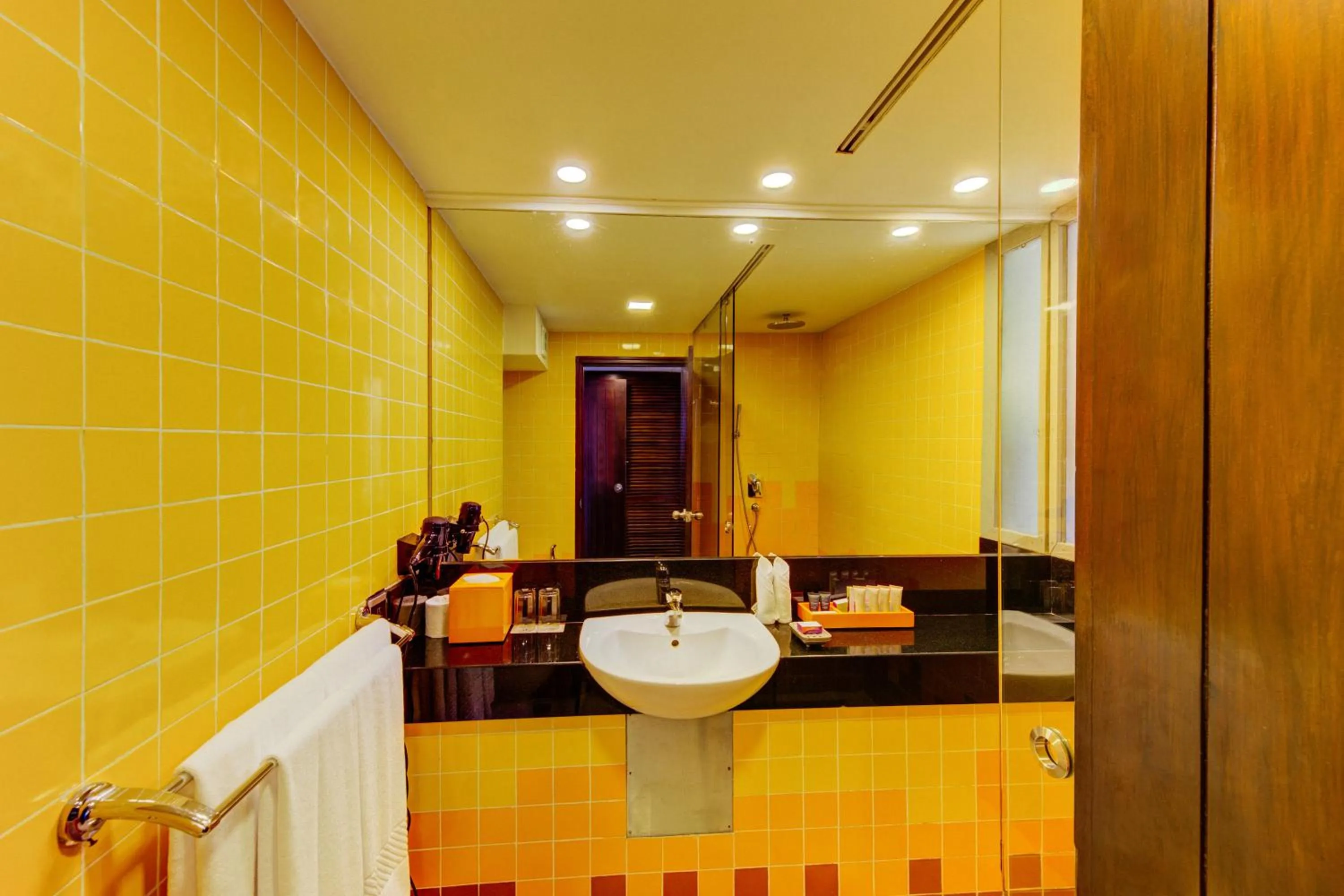 Bathroom in Hikka Tranz by Cinnamon