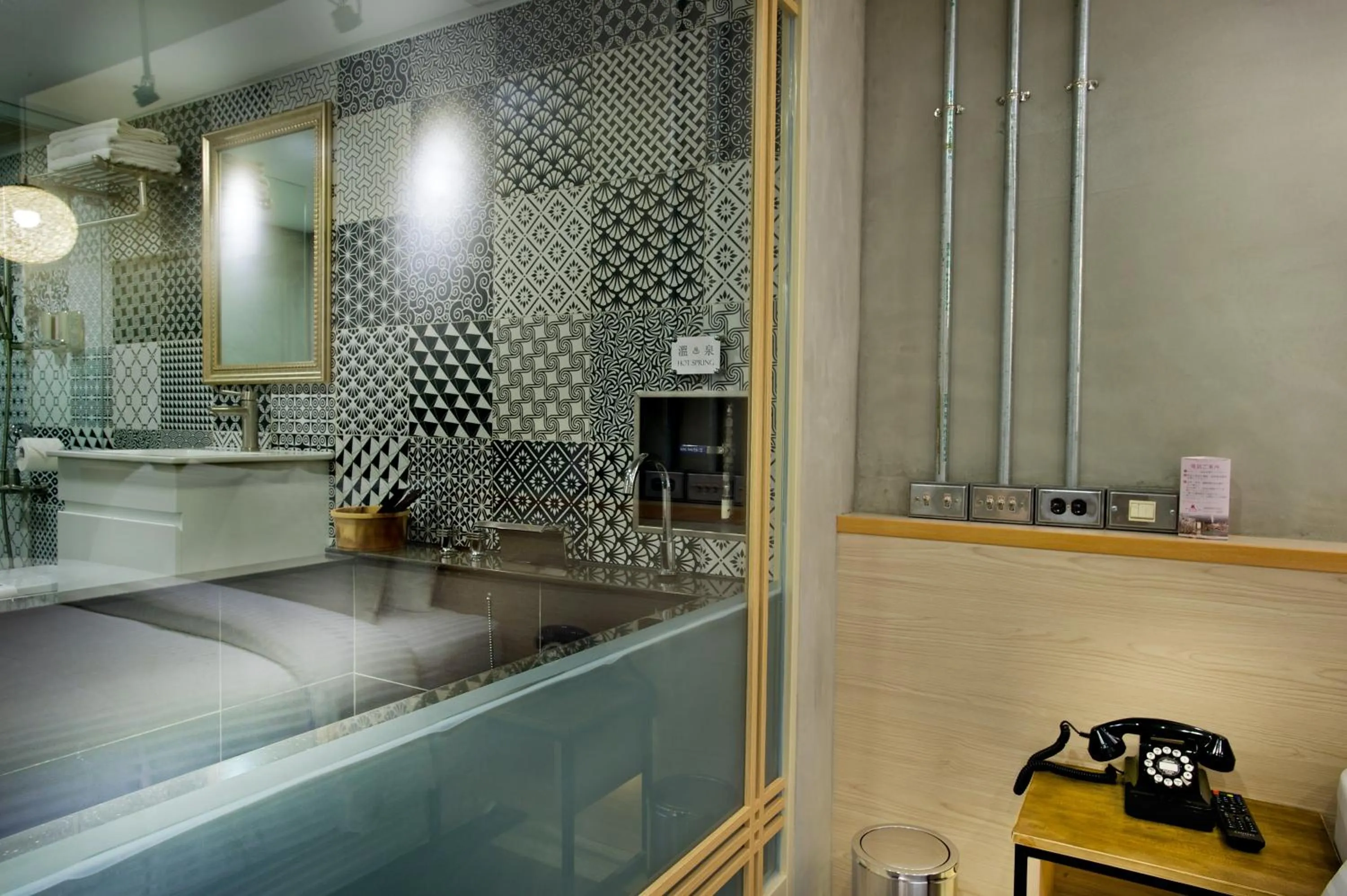 Photo of the whole room, Kitchen/Kitchenette in Atami Hotel