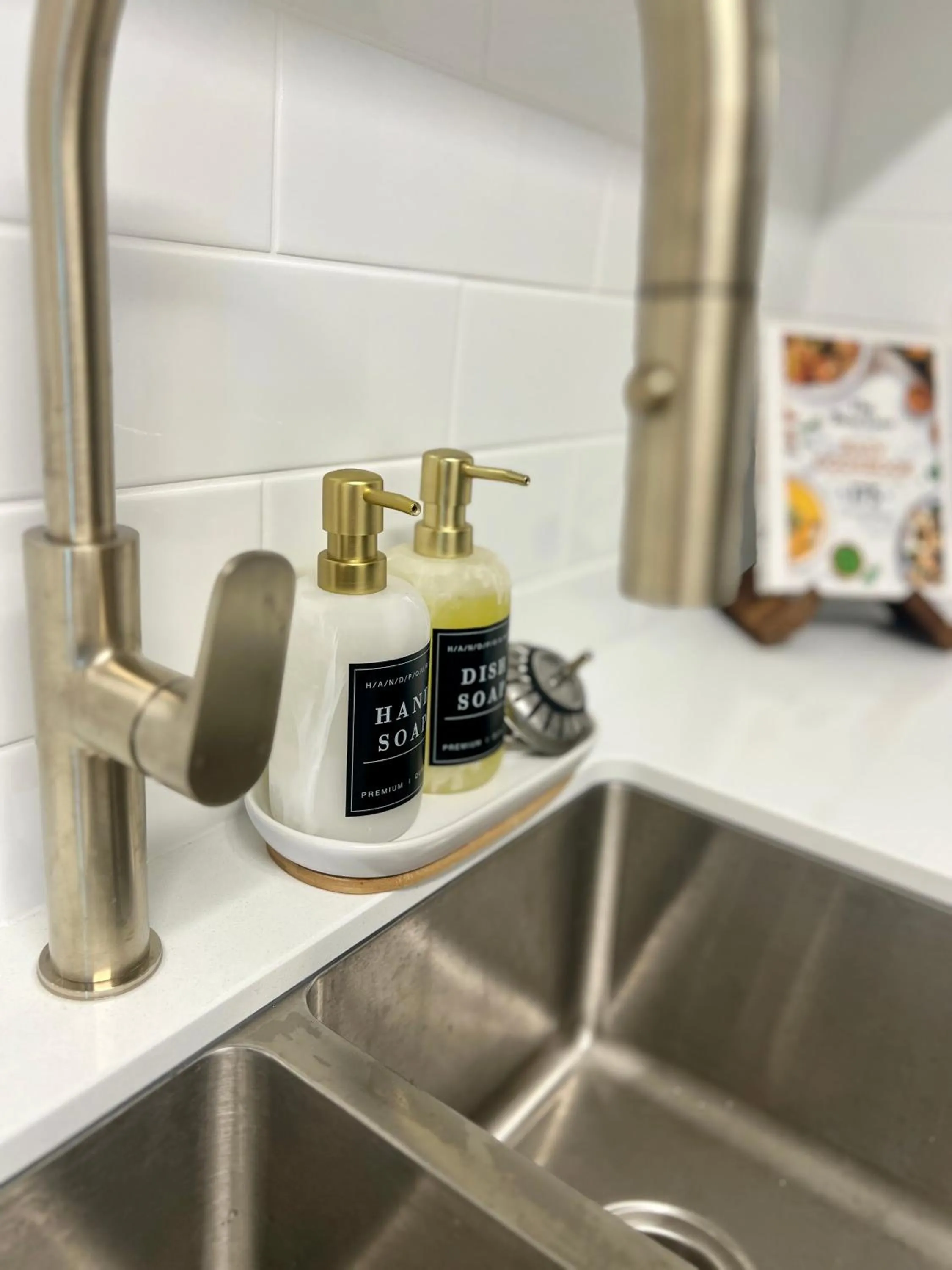 Kitchen or kitchenette in Bayview Beach Holiday Apartments