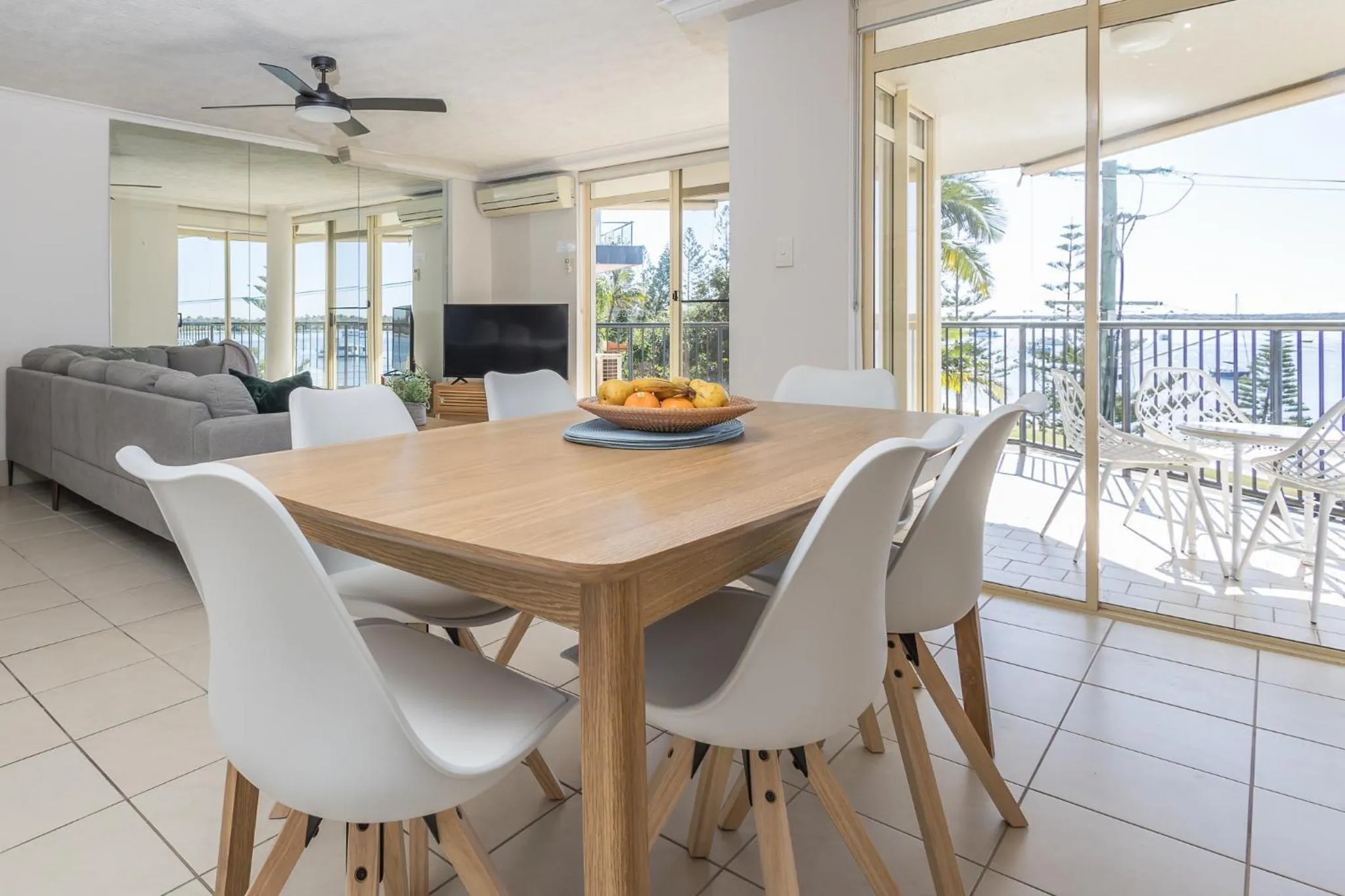 Communal lounge/ TV room in Bayview Beach Holiday Apartments
