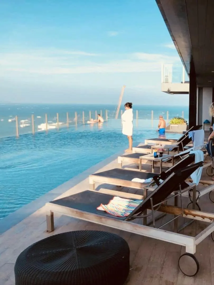 Swimming pool in The Base Pattaya by Feng