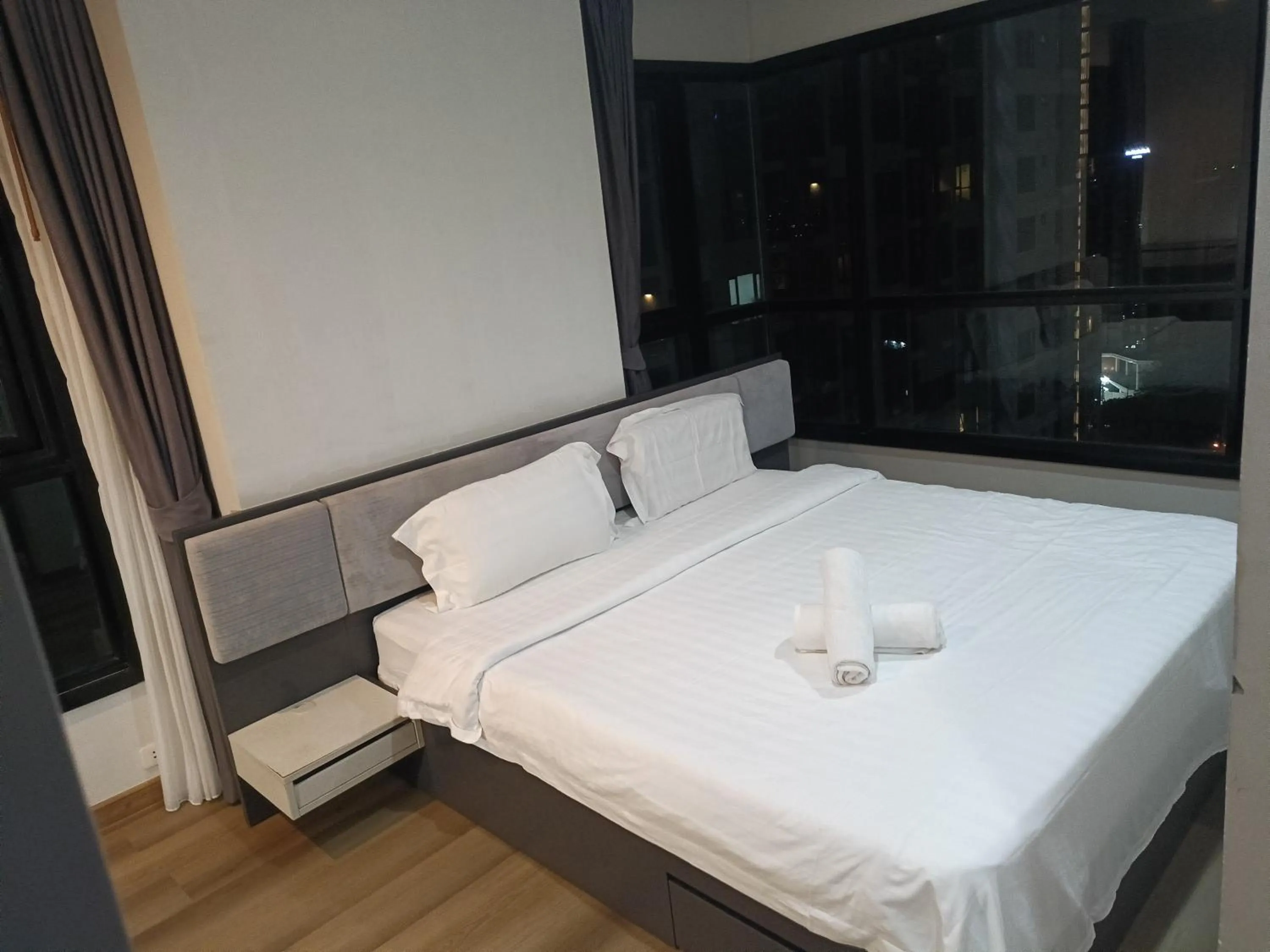 Bed in The Base Pattaya by Feng