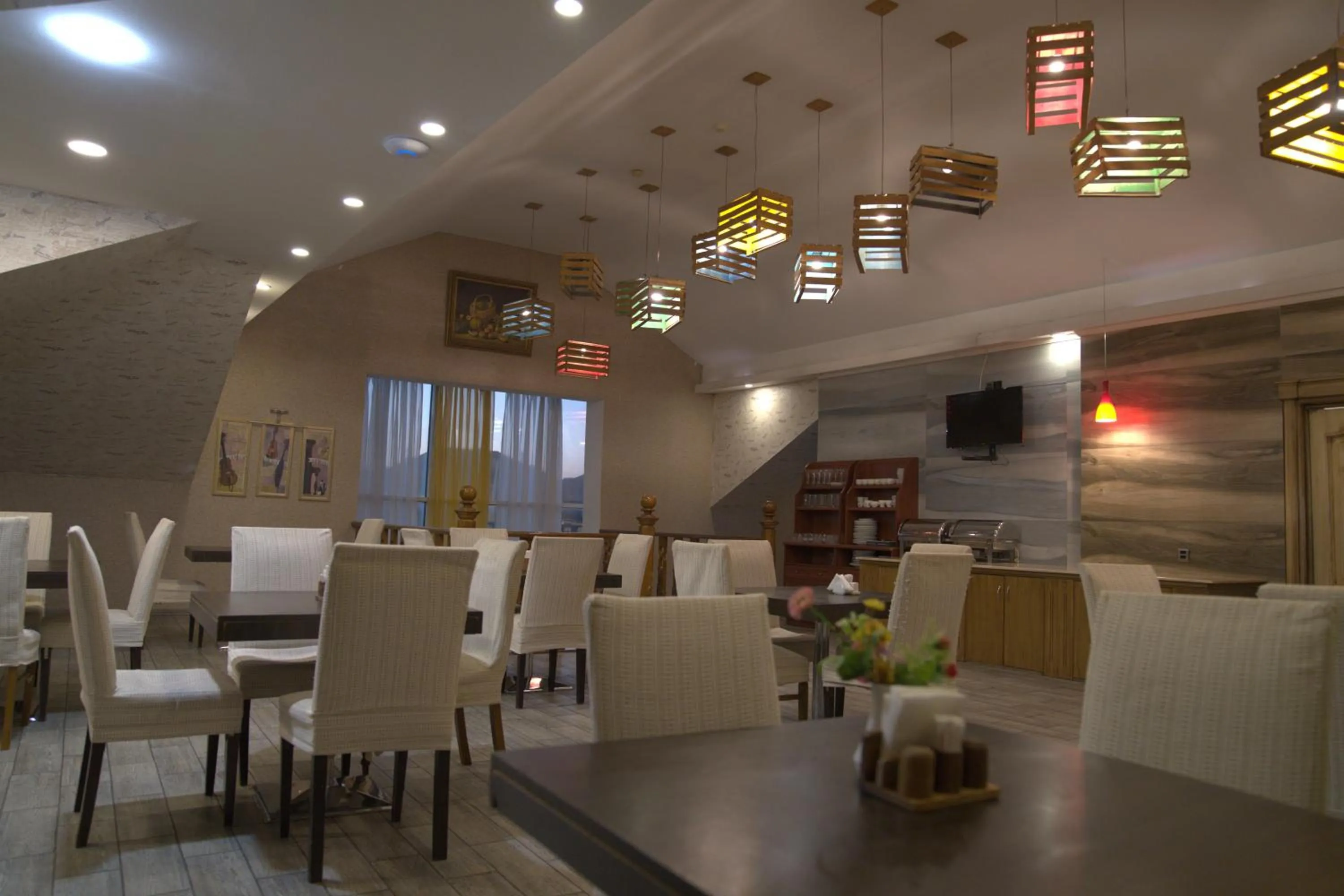 Restaurant/places to eat in Premier Hotel