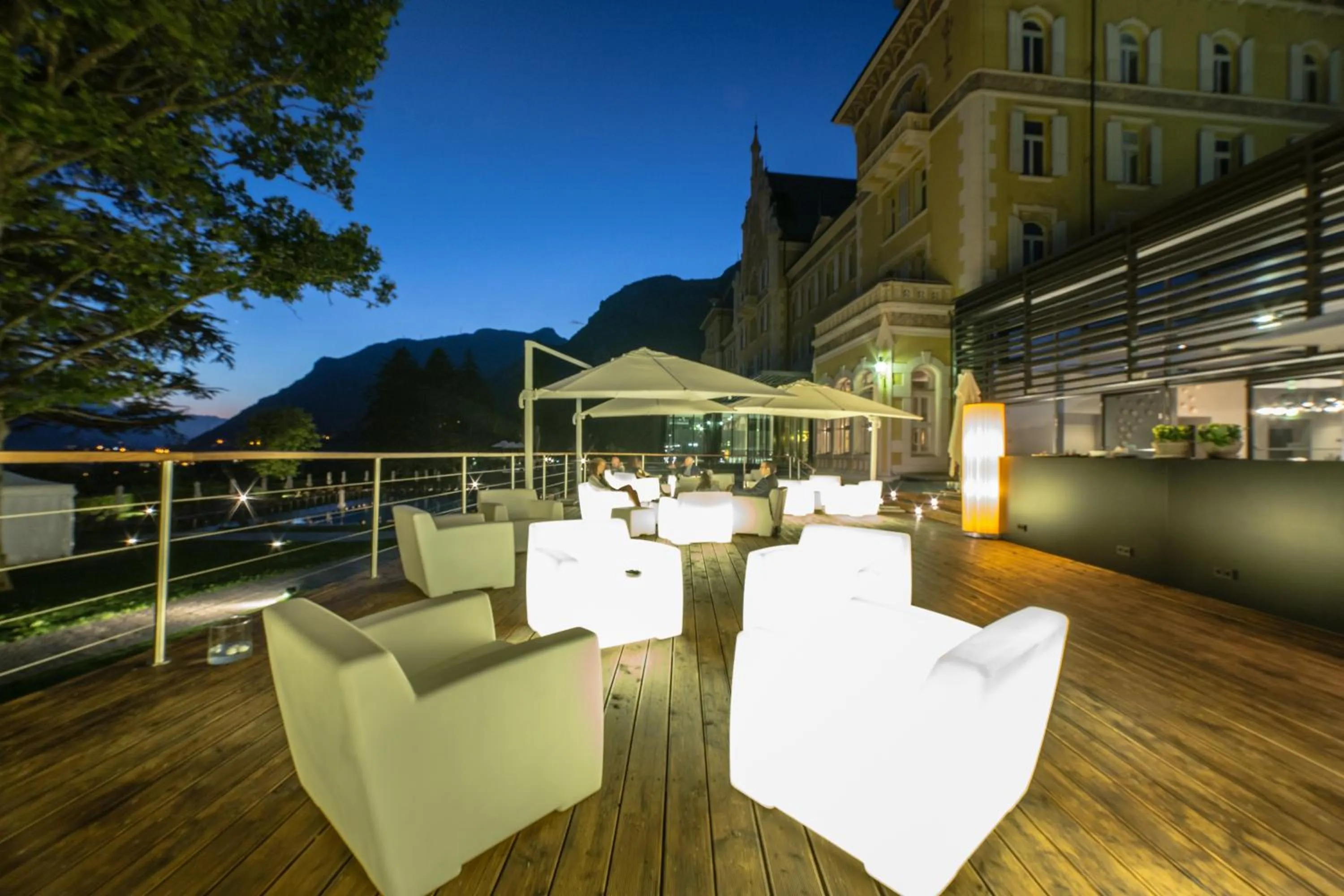 Entertainment in Grand Hotel Billia