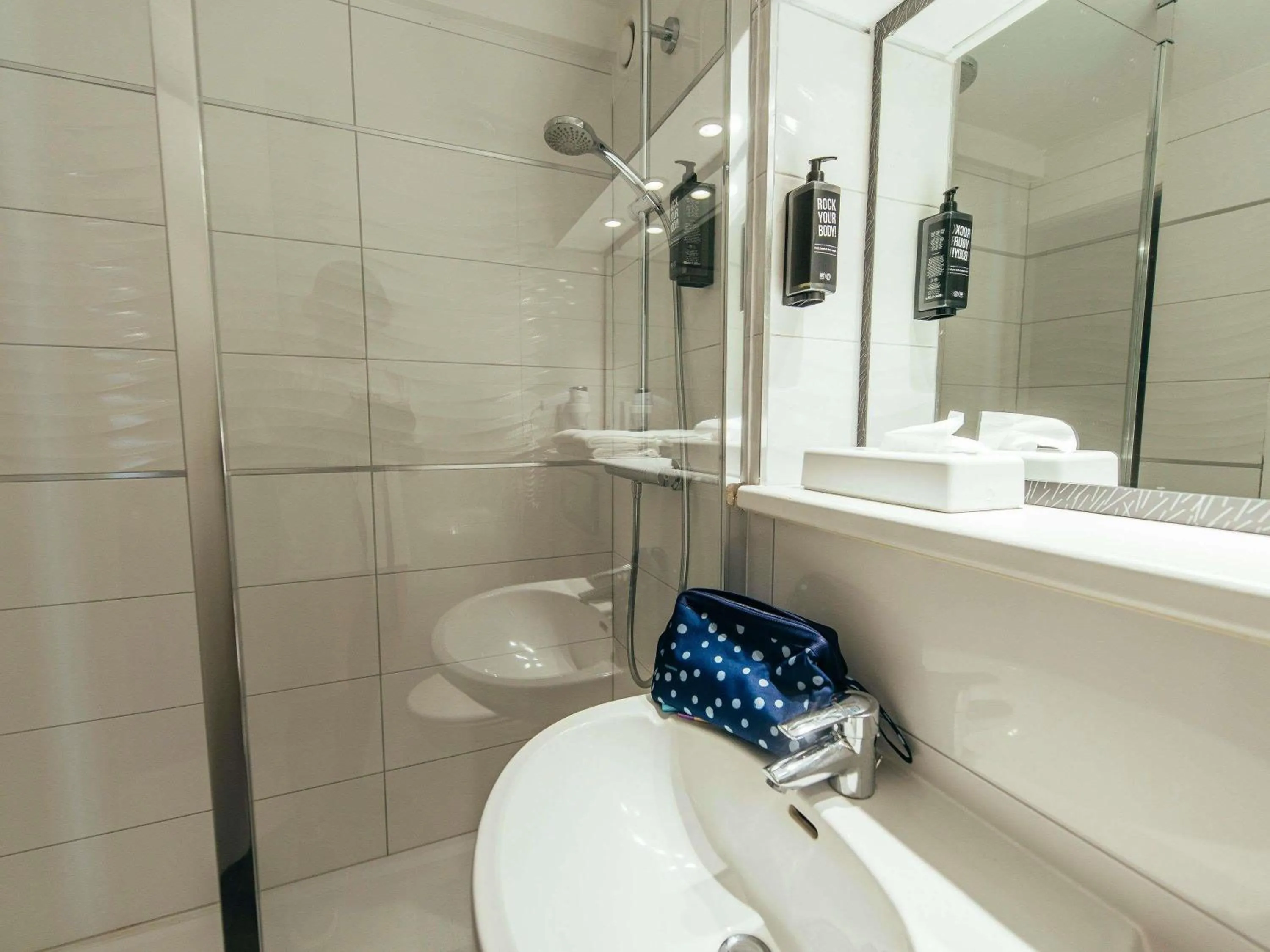 Bedroom in ibis Haguenau Strasbourg Nord